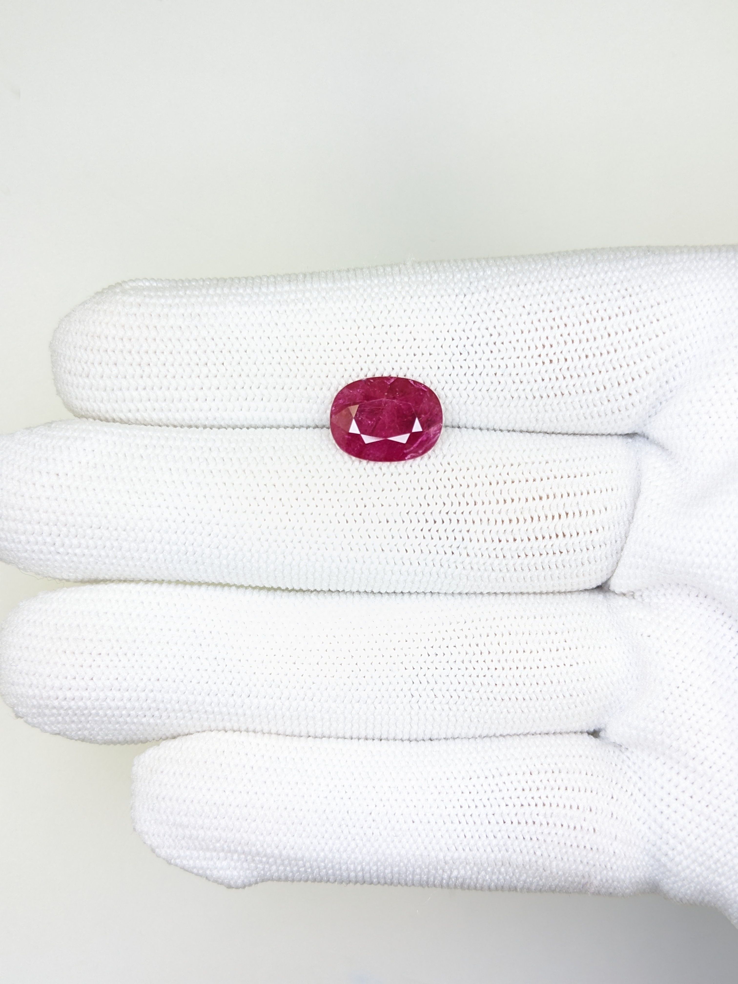RUBY Oval: 4.23ct