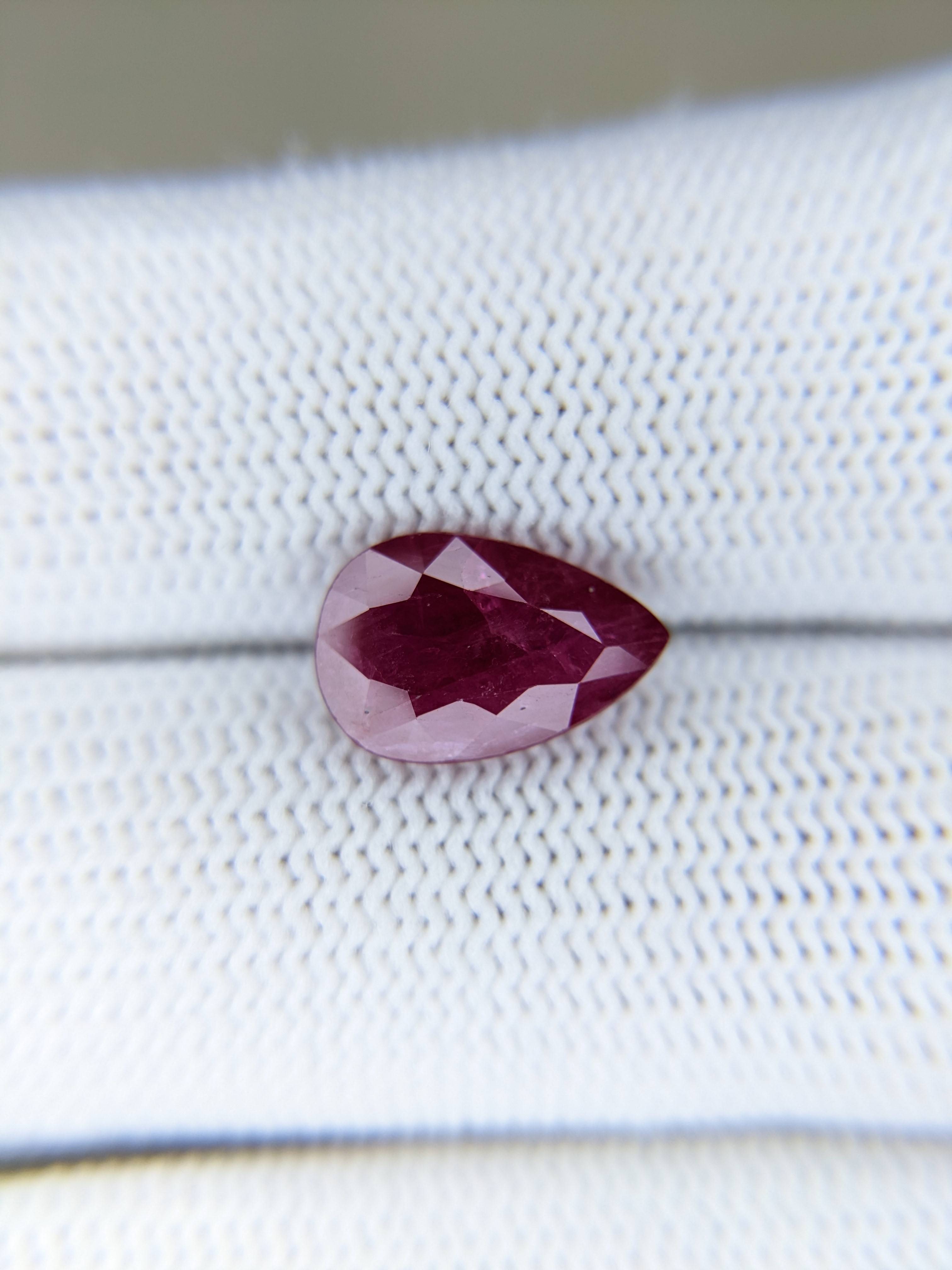 RUBY Pear: 3.29ct