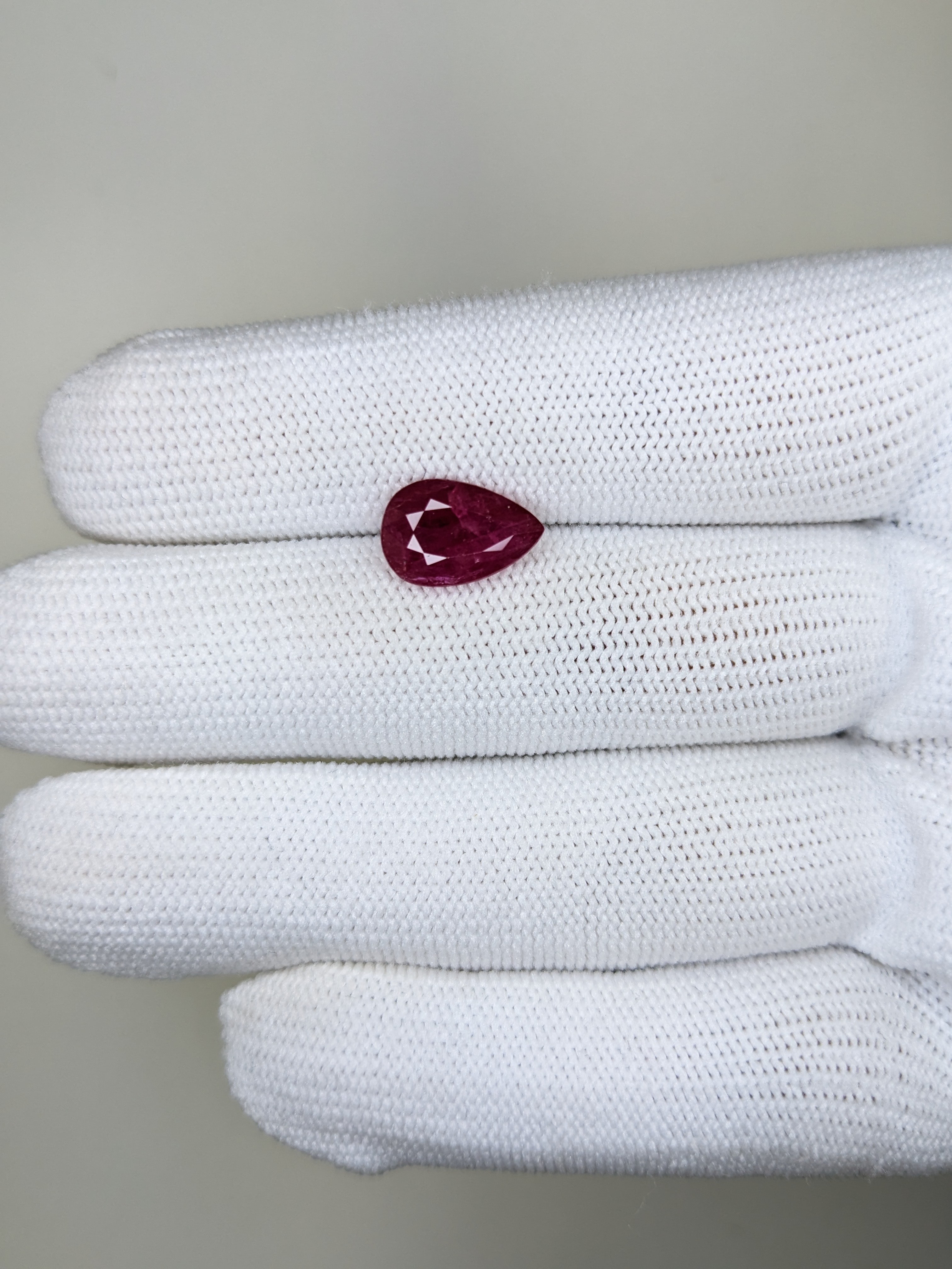 RUBY Pear: 3.29ct