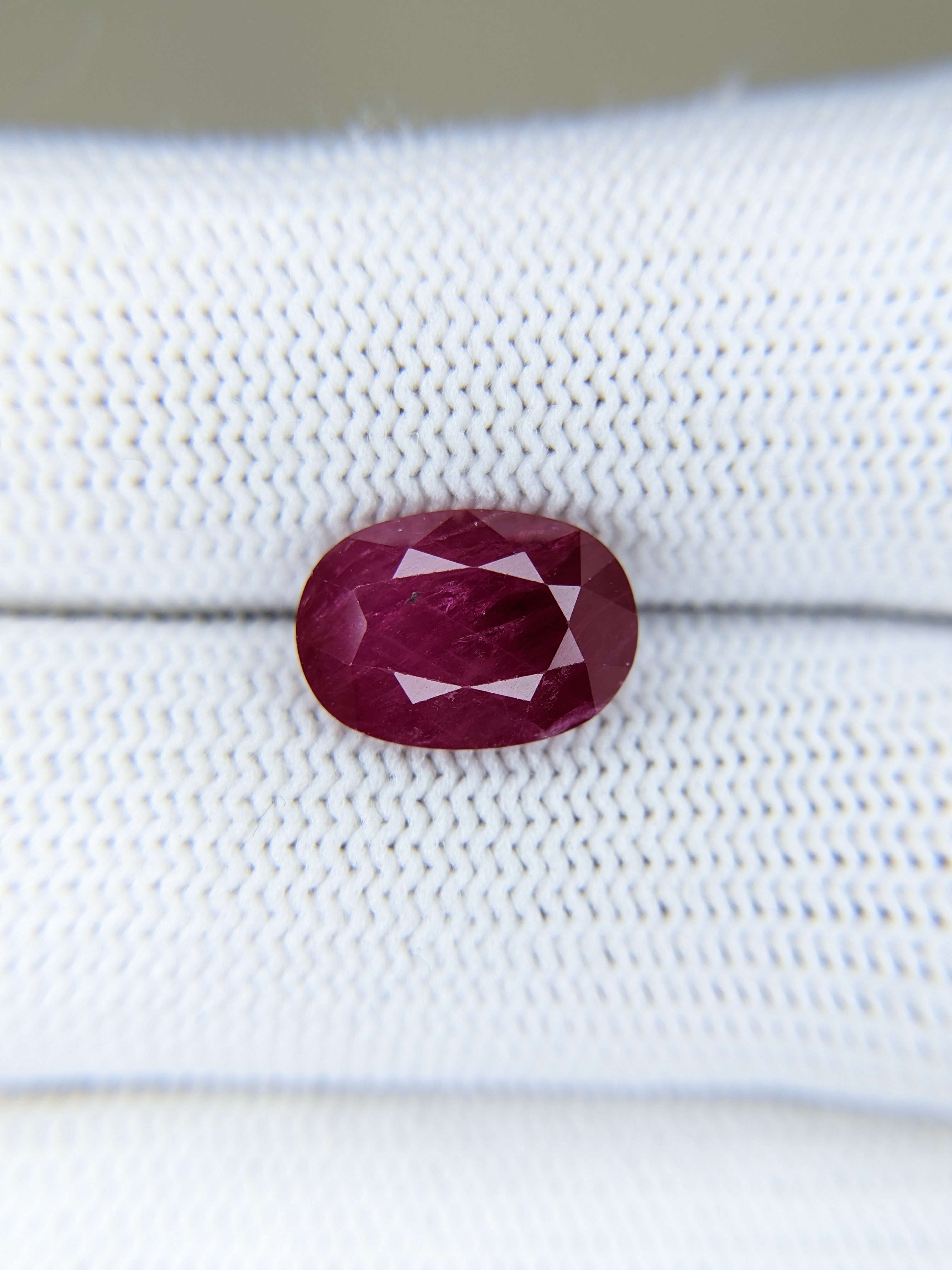 RUBY Oval: 4.25ct