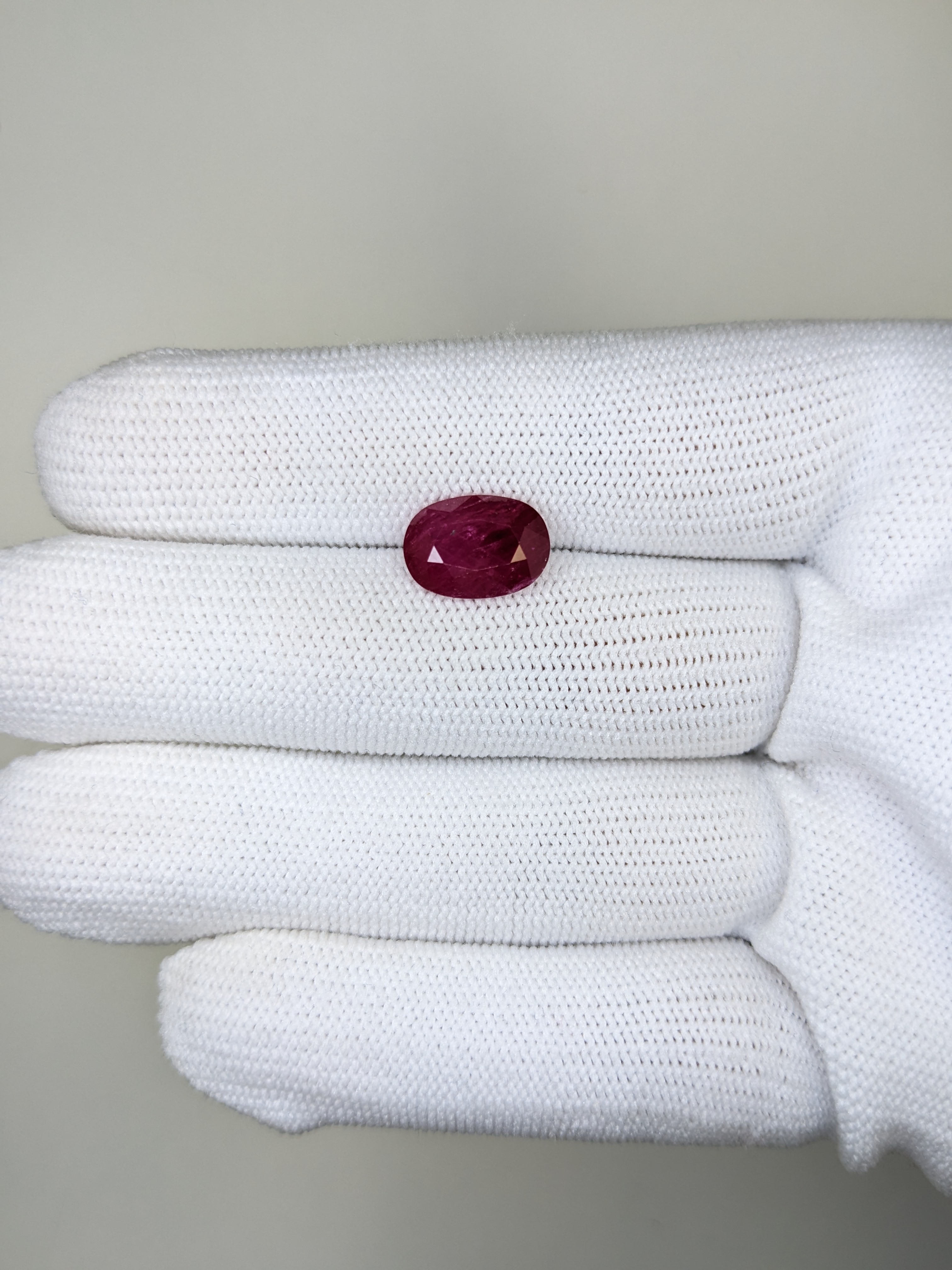 RUBY Oval: 4.25ct