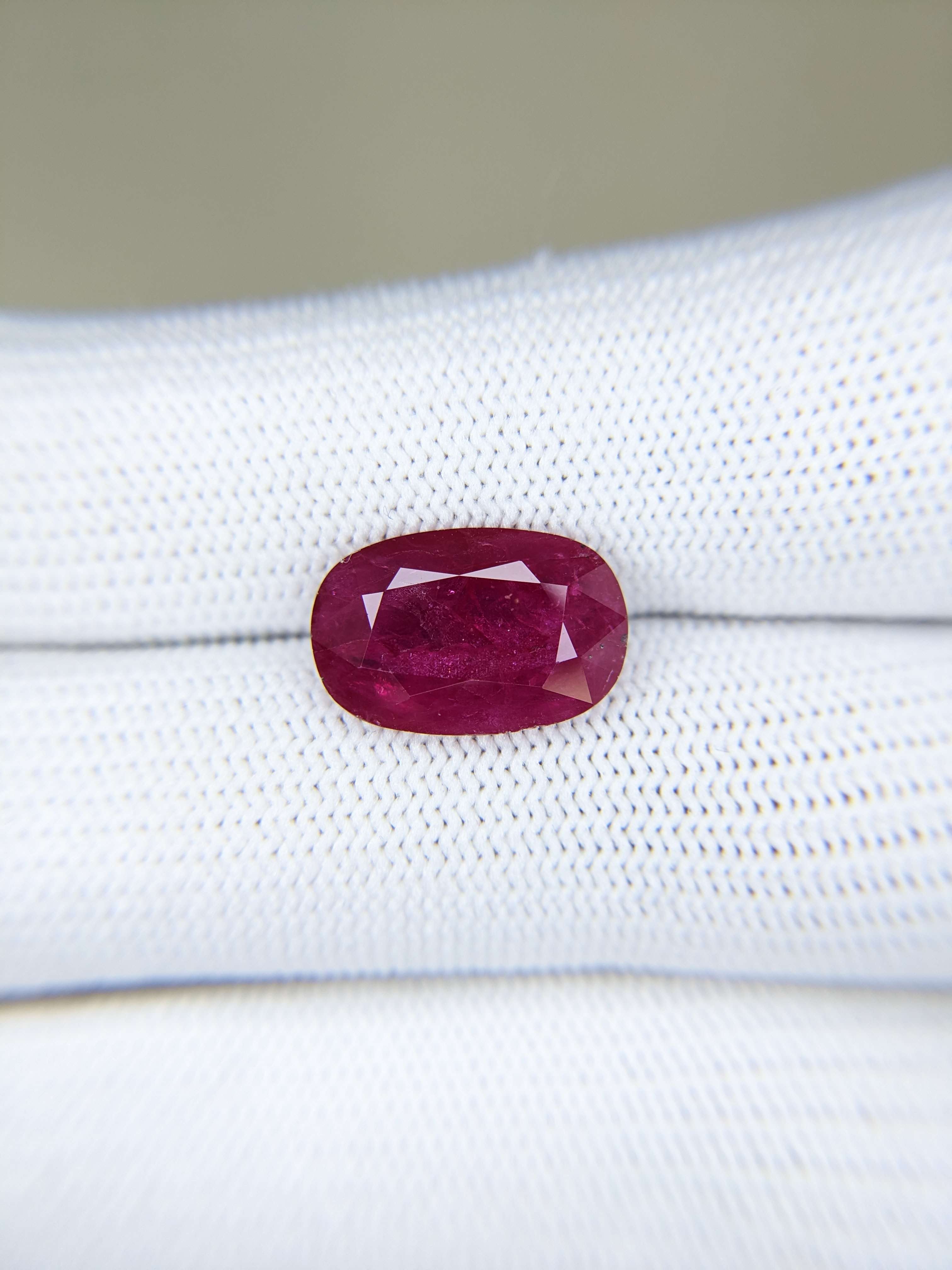 RUBY Oval: 6.20ct