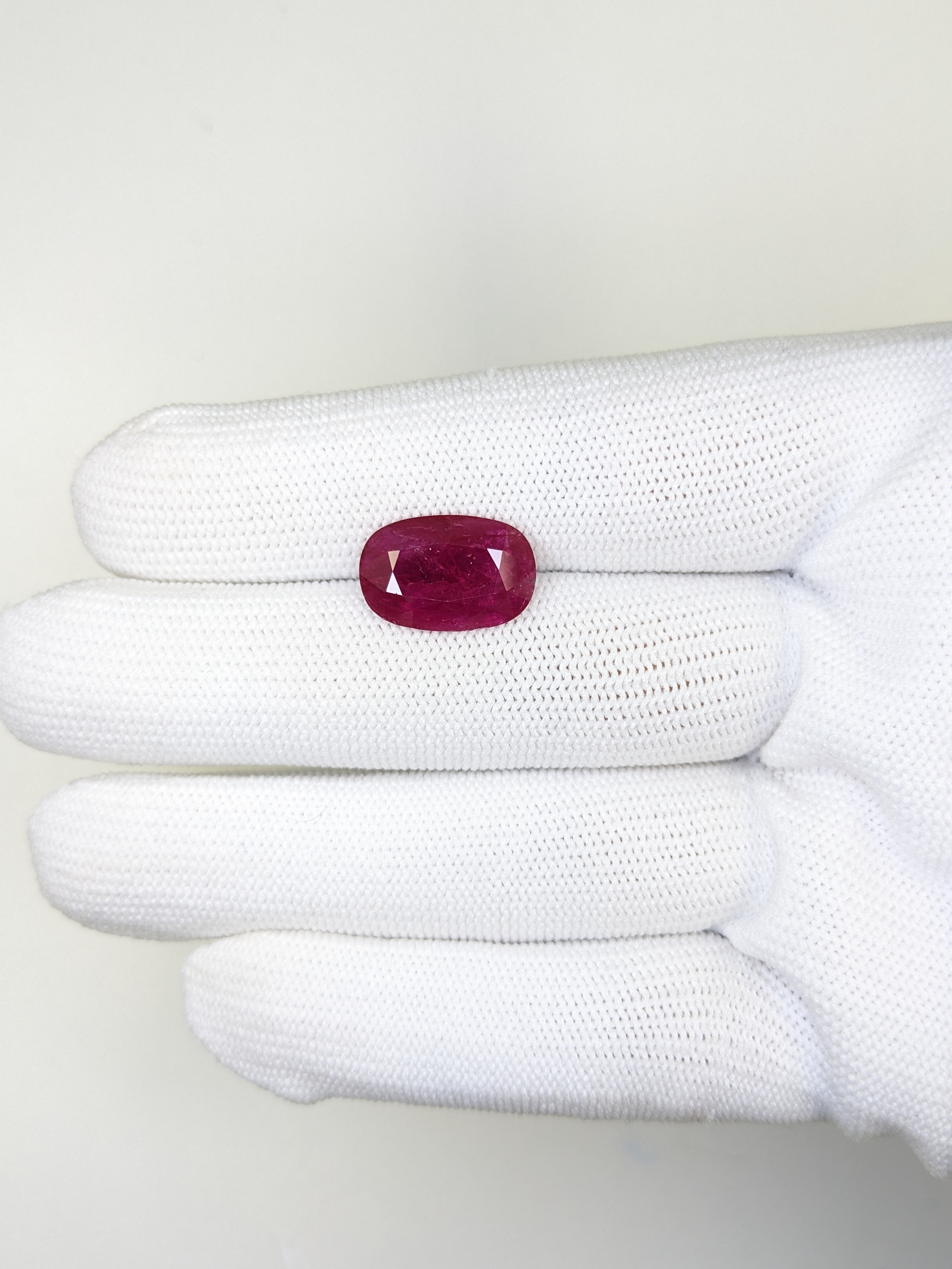 RUBY Oval: 6.20ct