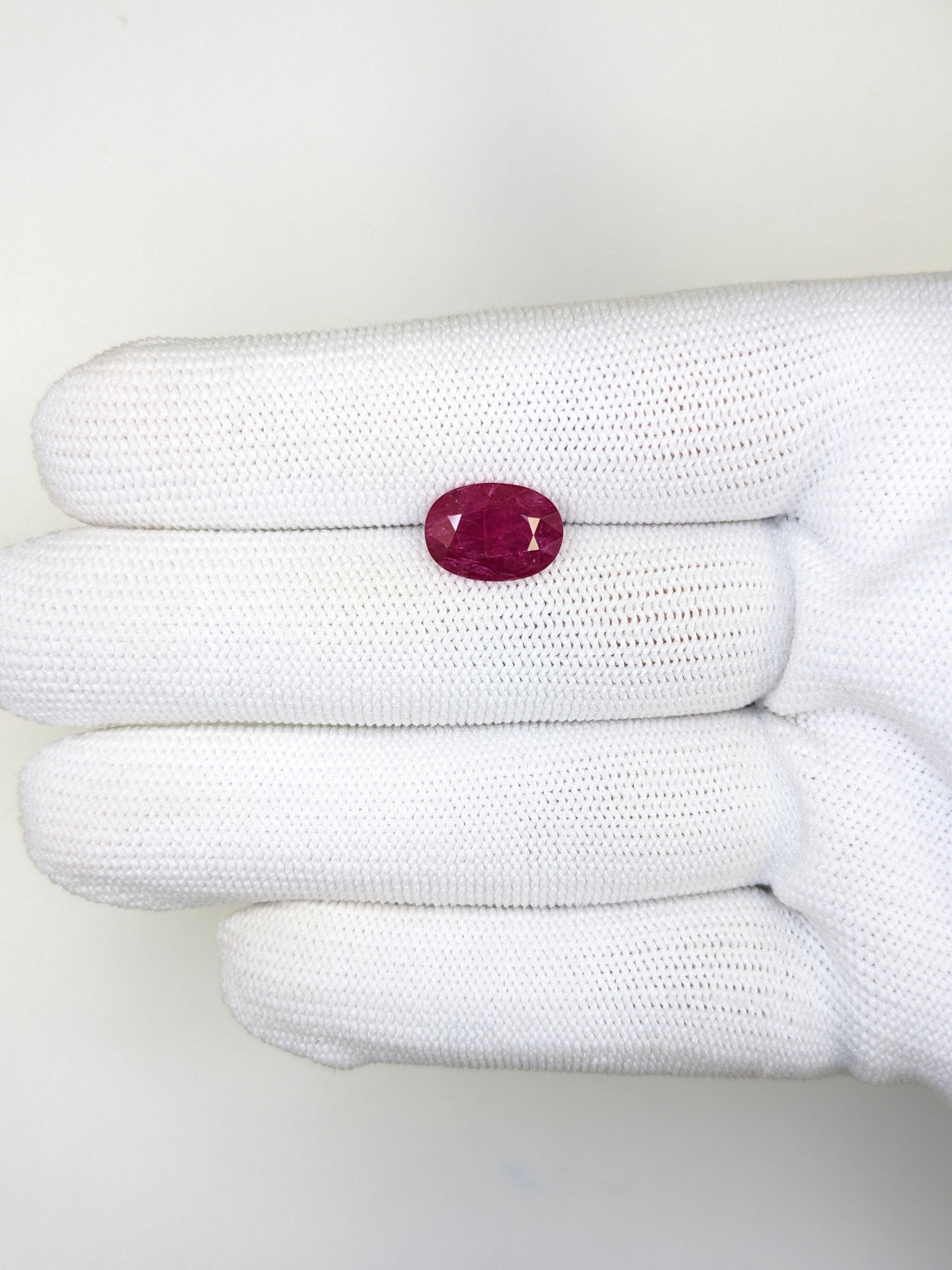 RUBY Oval: 3.71ct