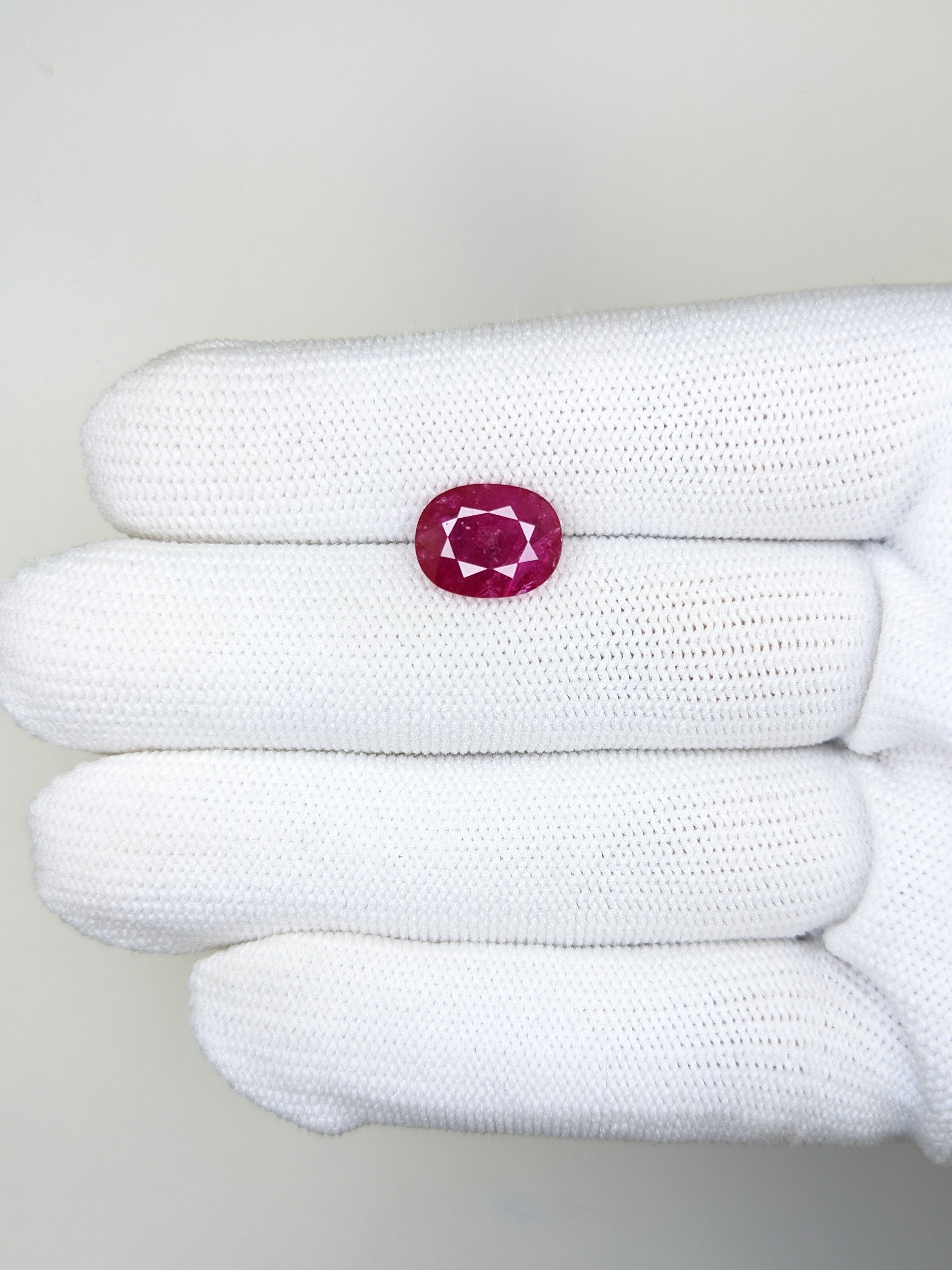 RUBY Oval: 3.85ct