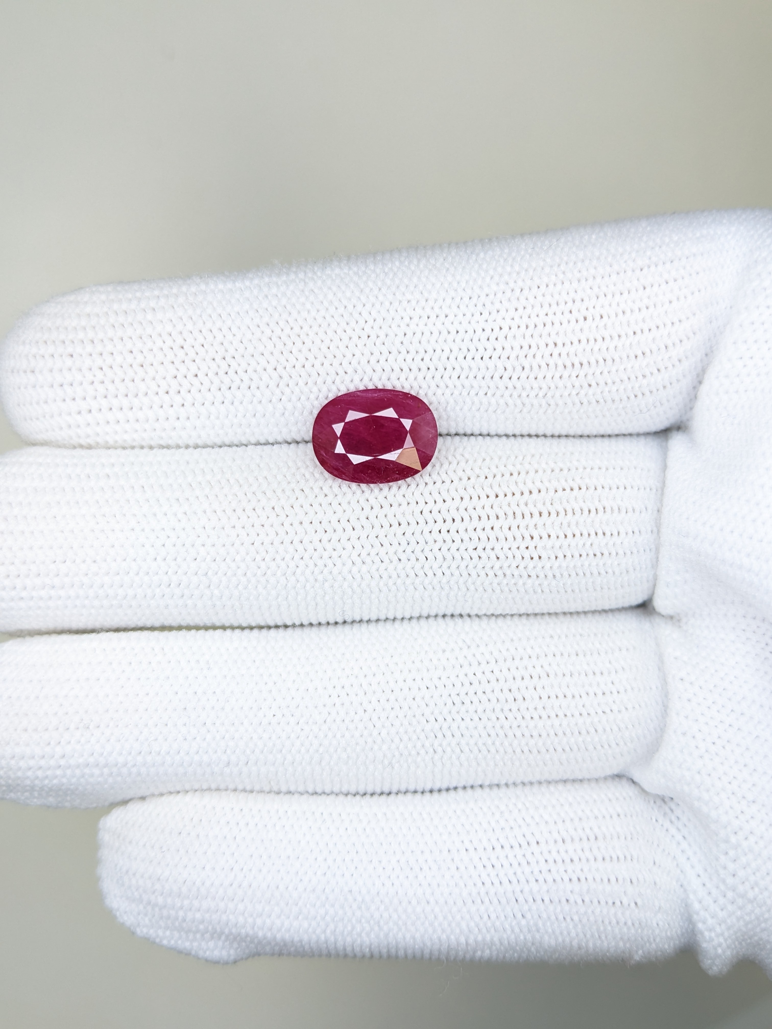 RUBY Oval: 3.75ct