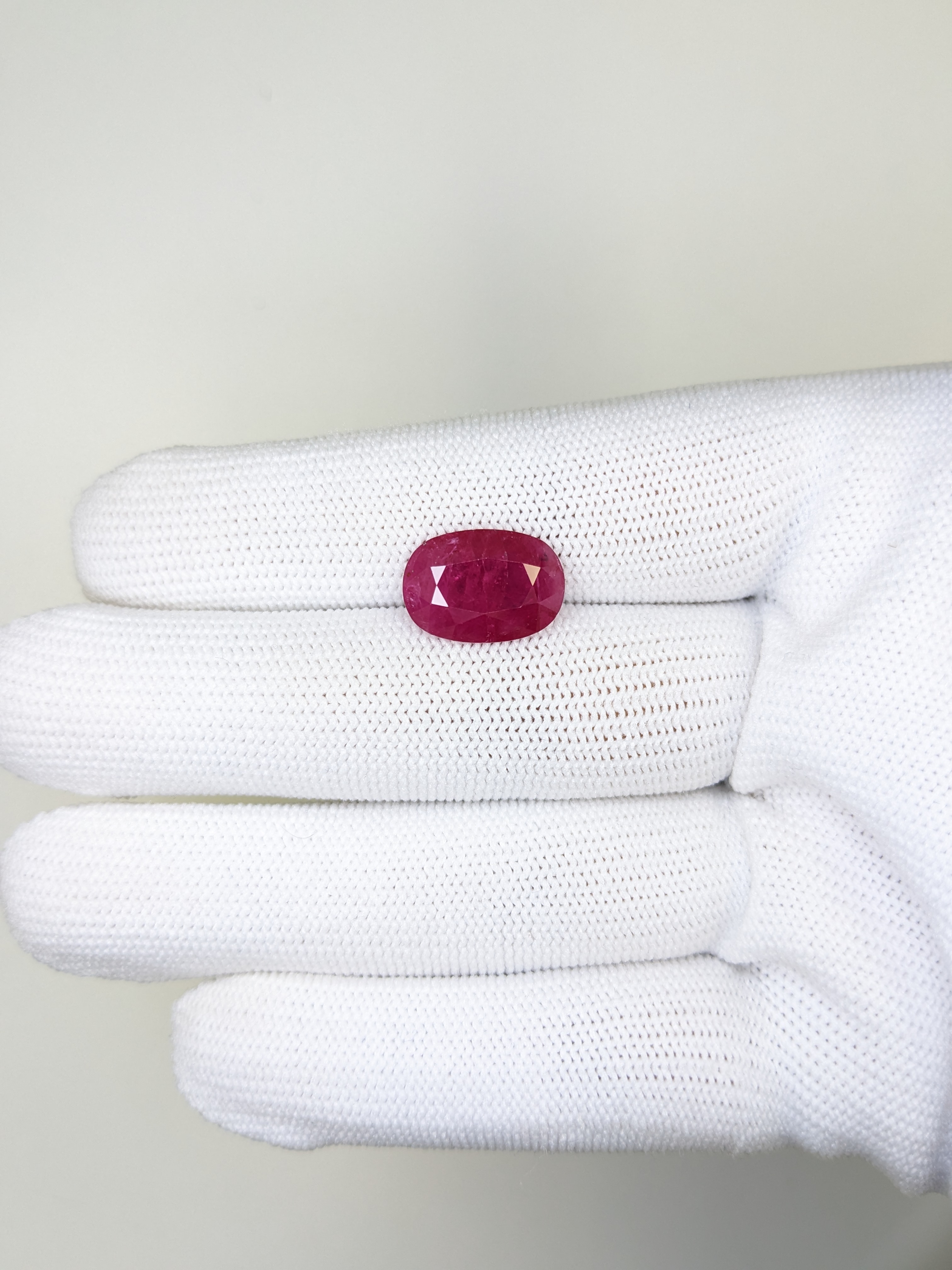 RUBY Oval: 6.13ct
