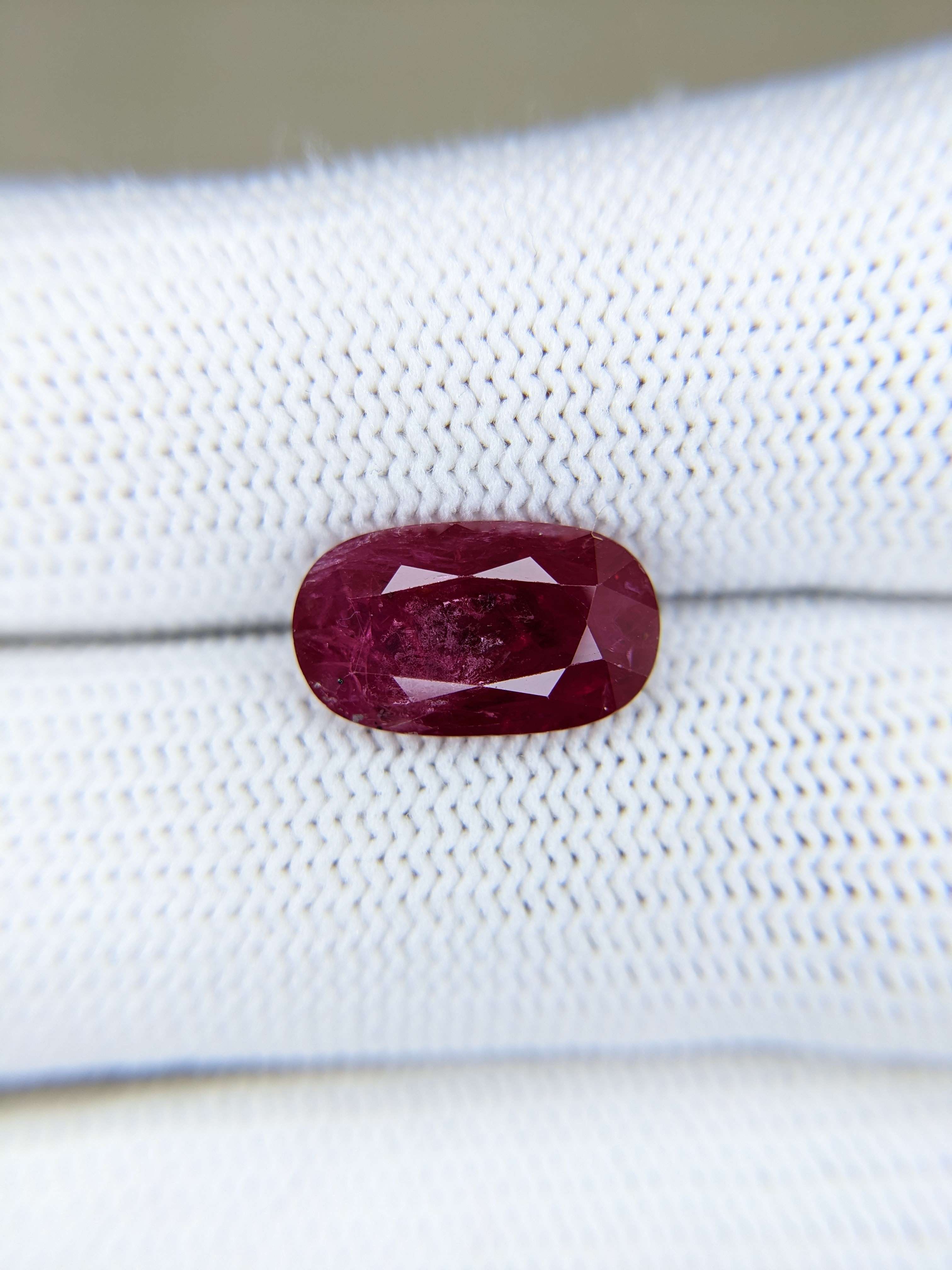 RUBY Oval: 4.48ct