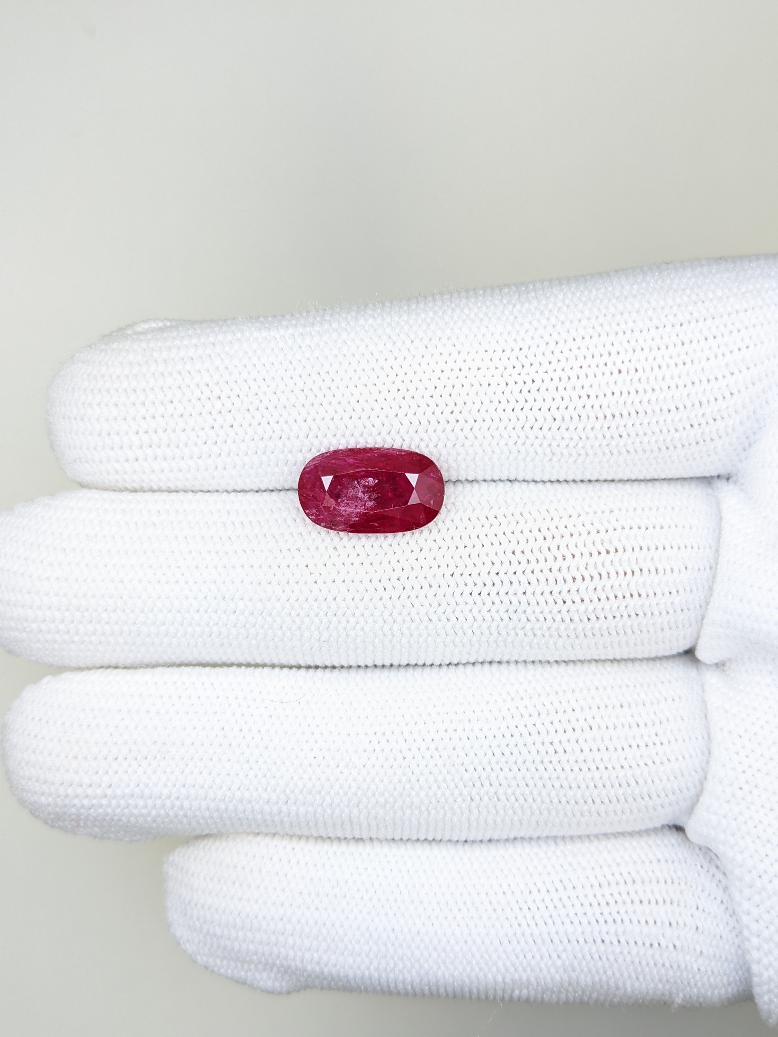 RUBY Oval: 4.48ct
