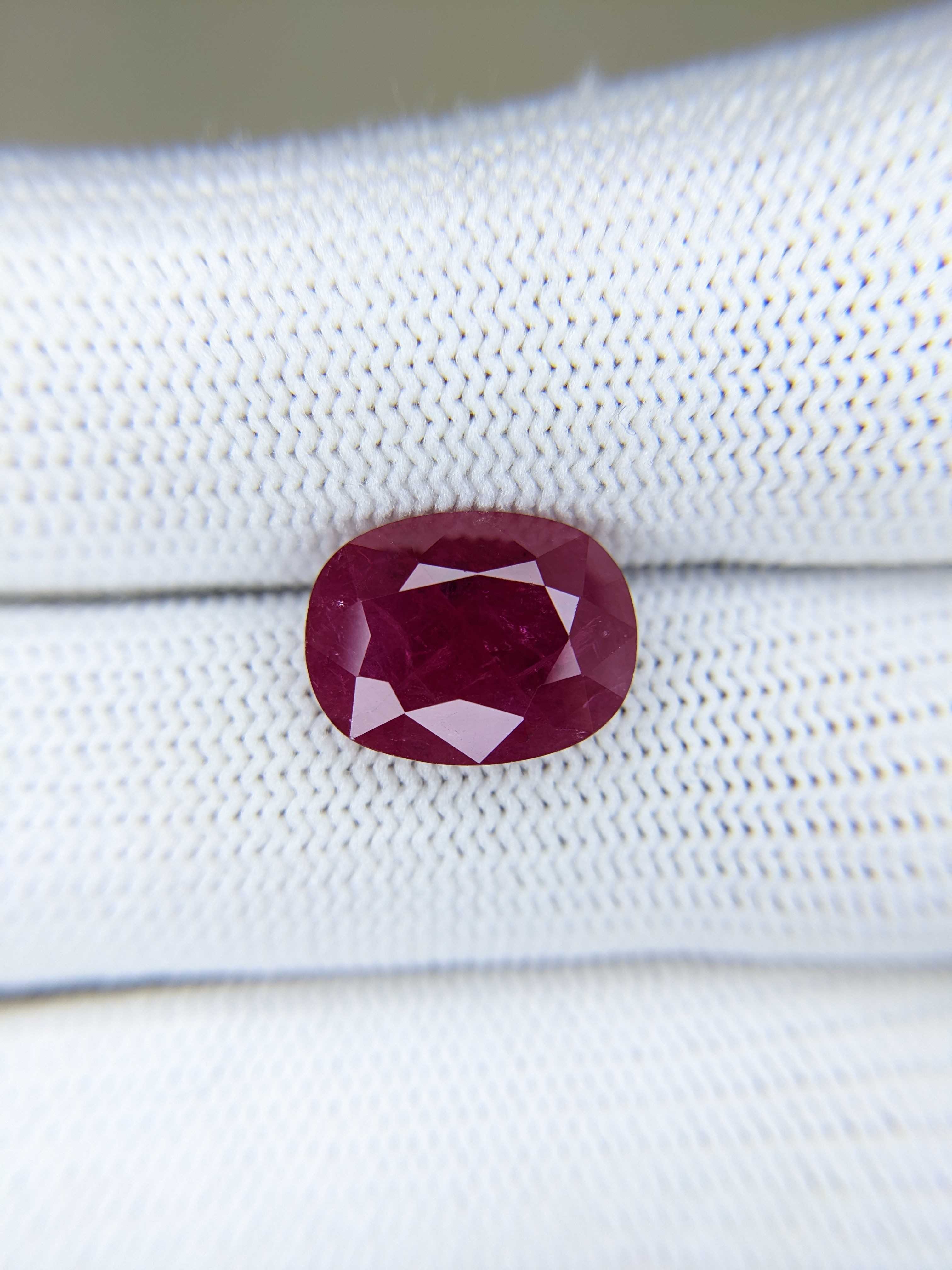 RUBY Oval: 5.25ct