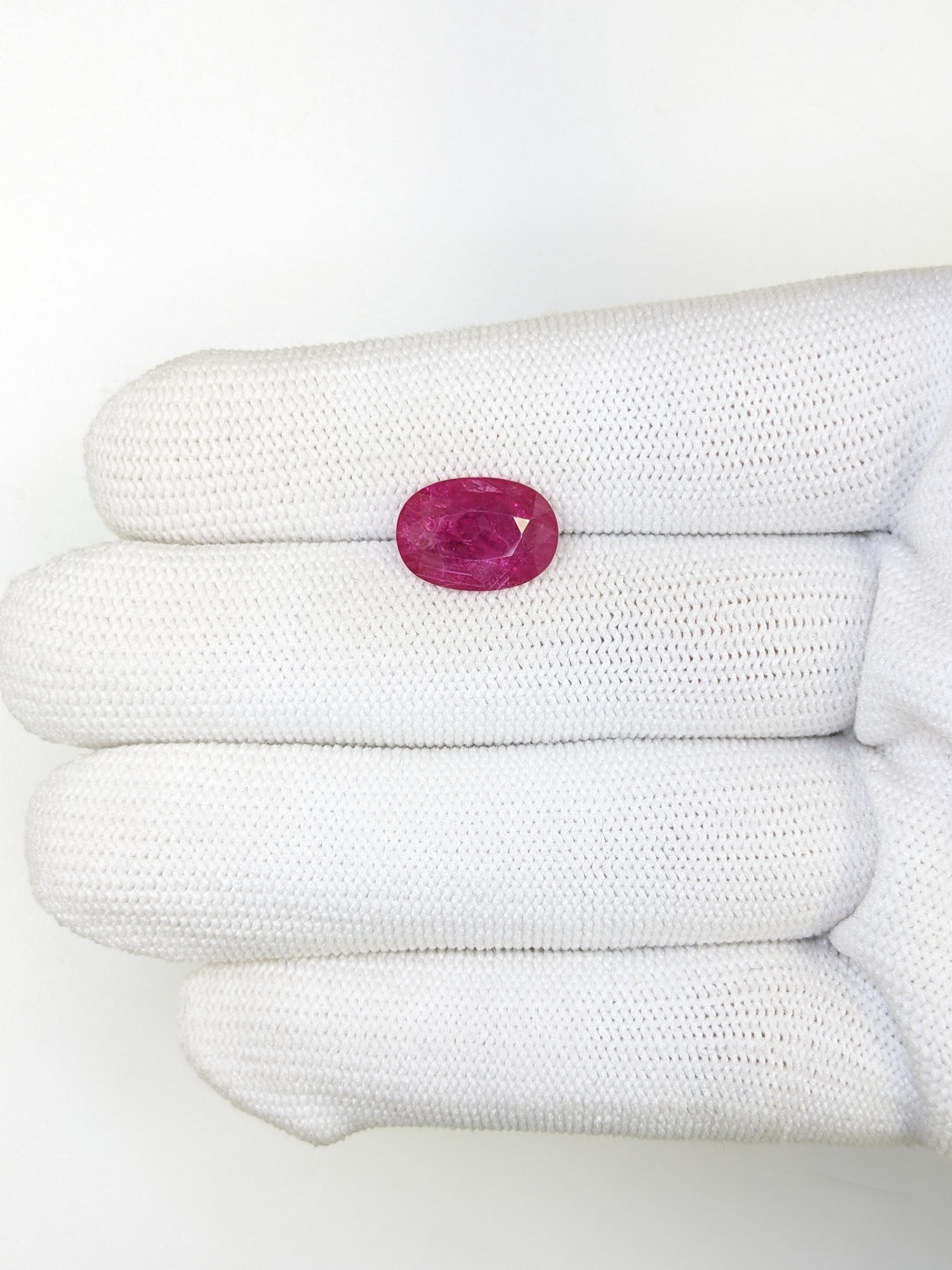 RUBY Oval: 5.07ct