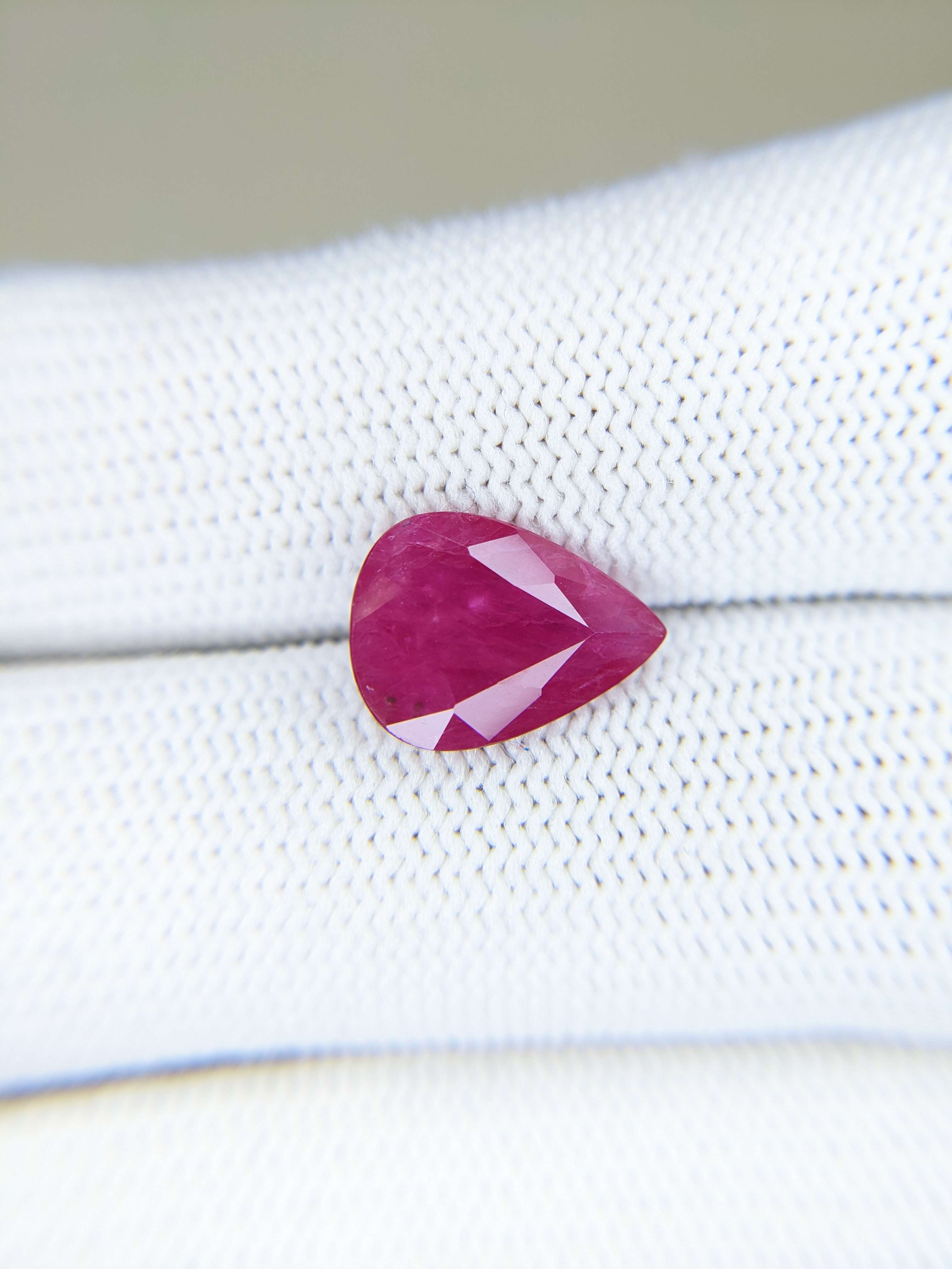 RUBY Pear: 3.99ct