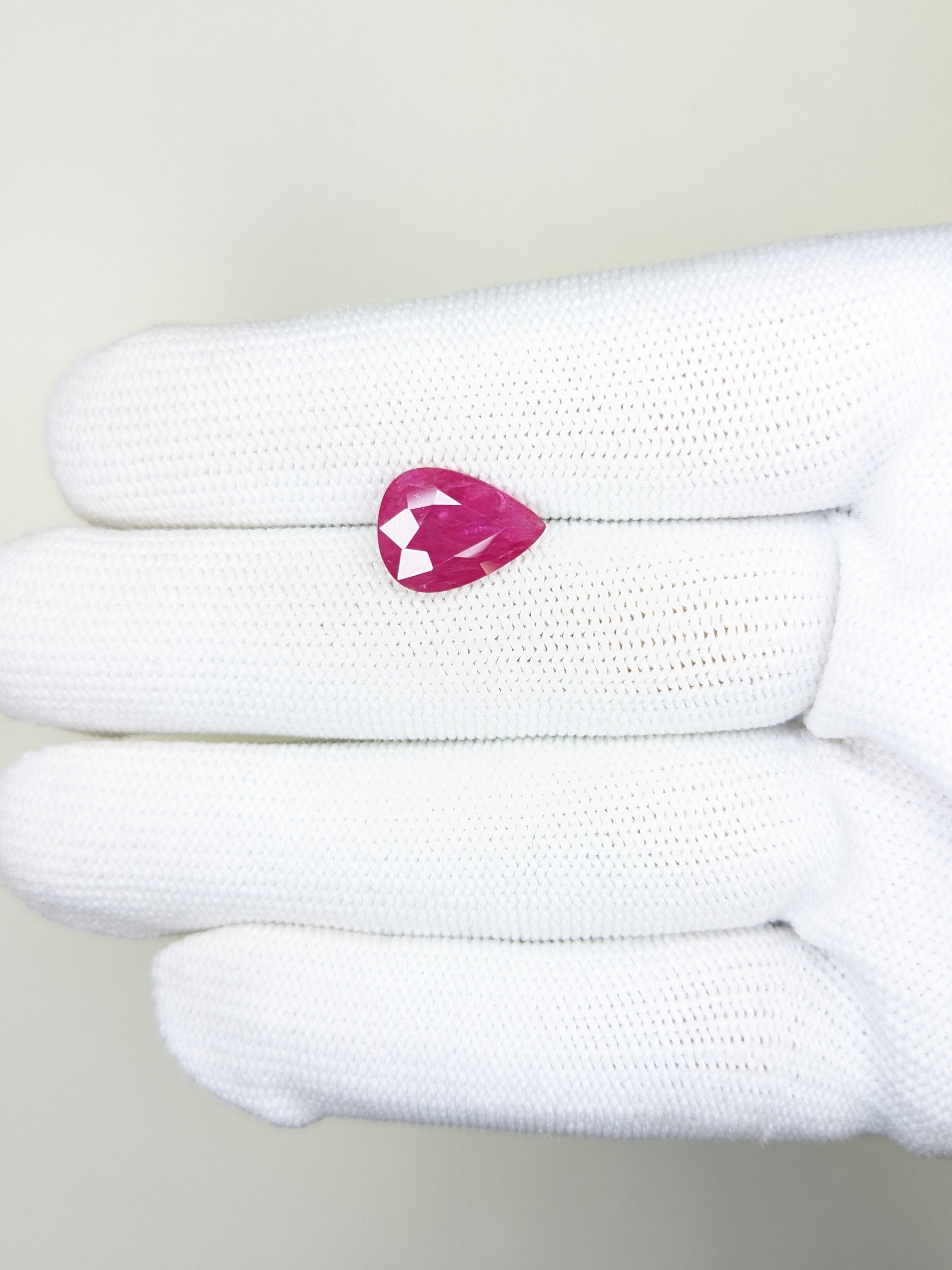 RUBY Pear: 3.99ct