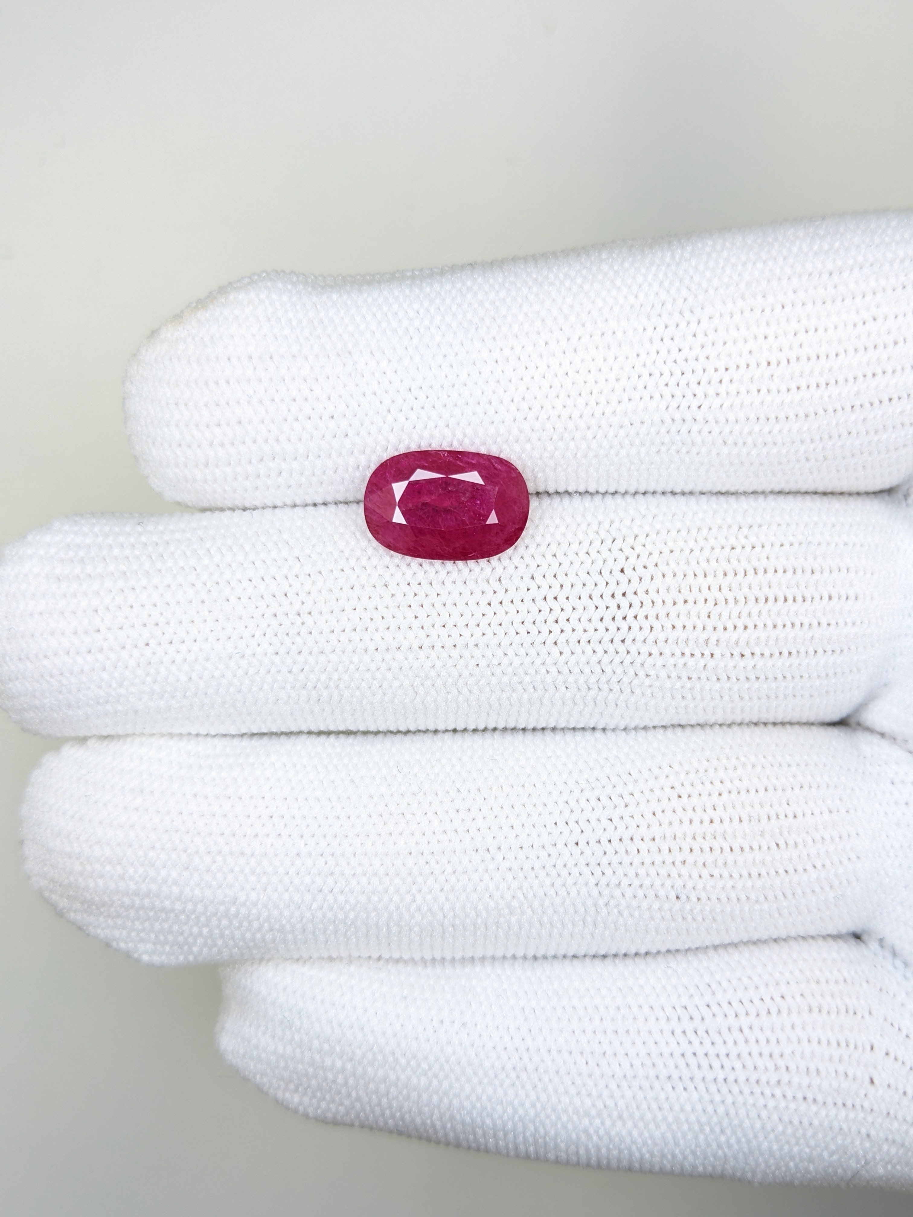 RUBY Oval: 3.47ct