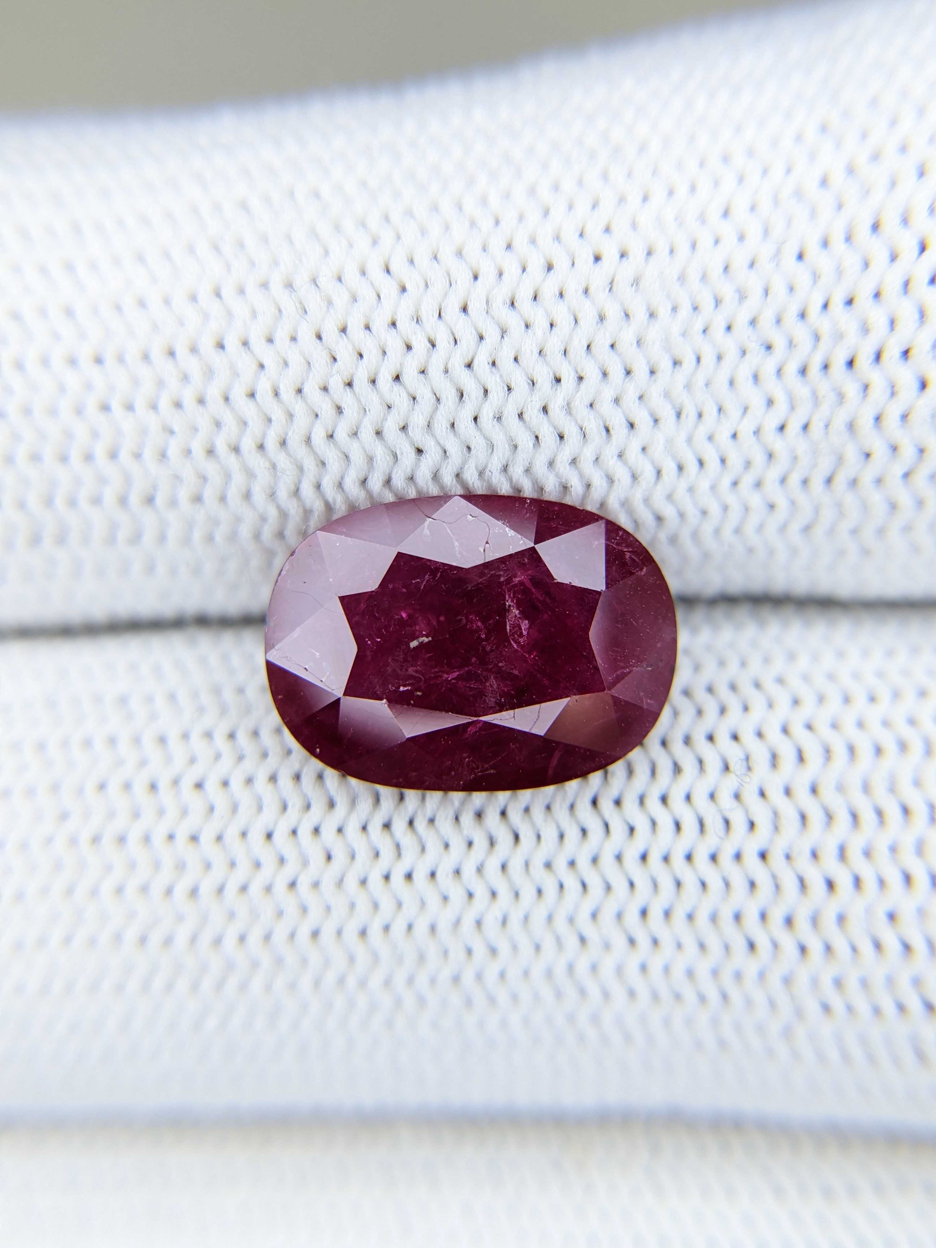 Ruby Oval: 4.40ct