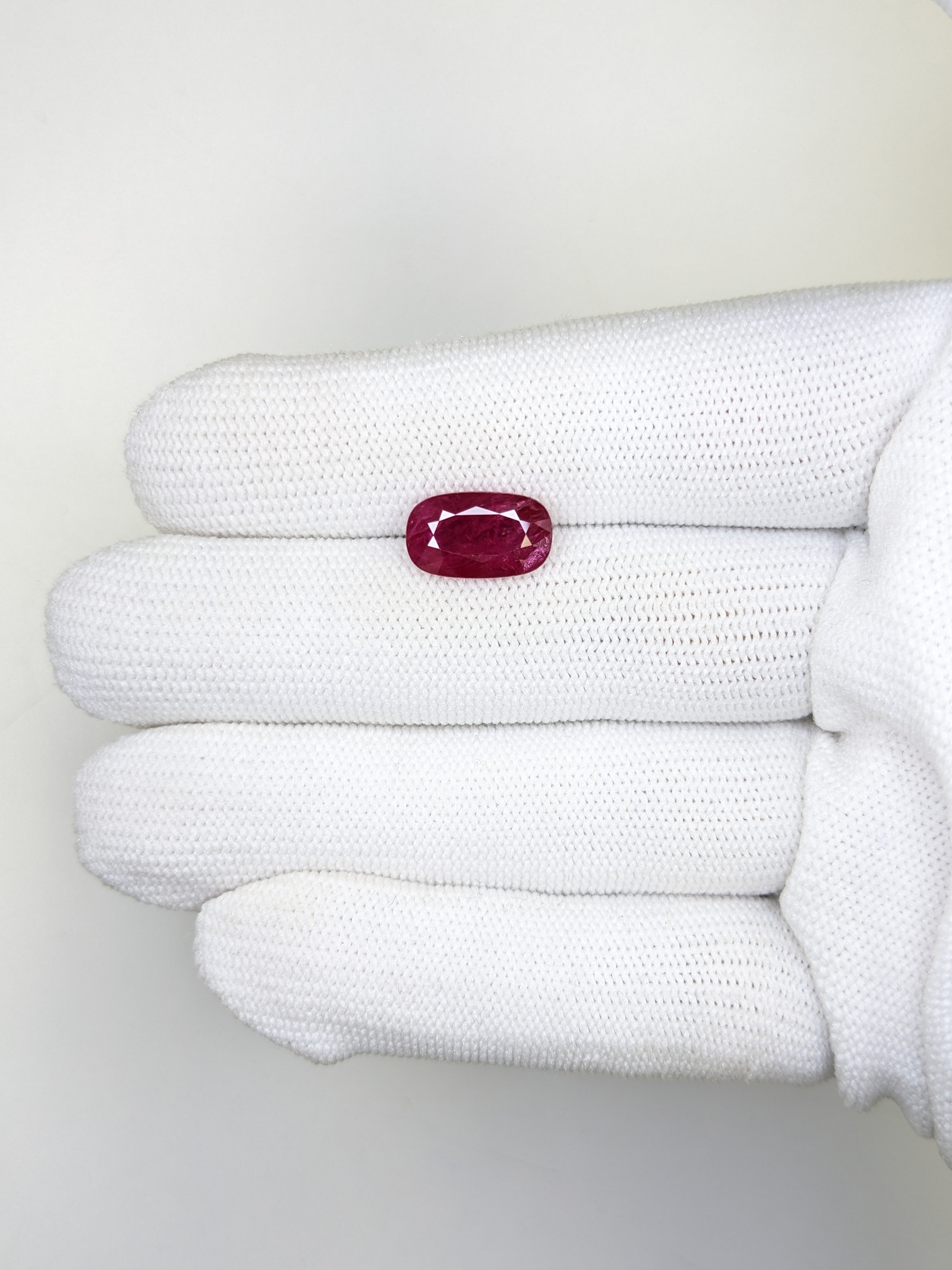 RUBY Oval: 4.60ct