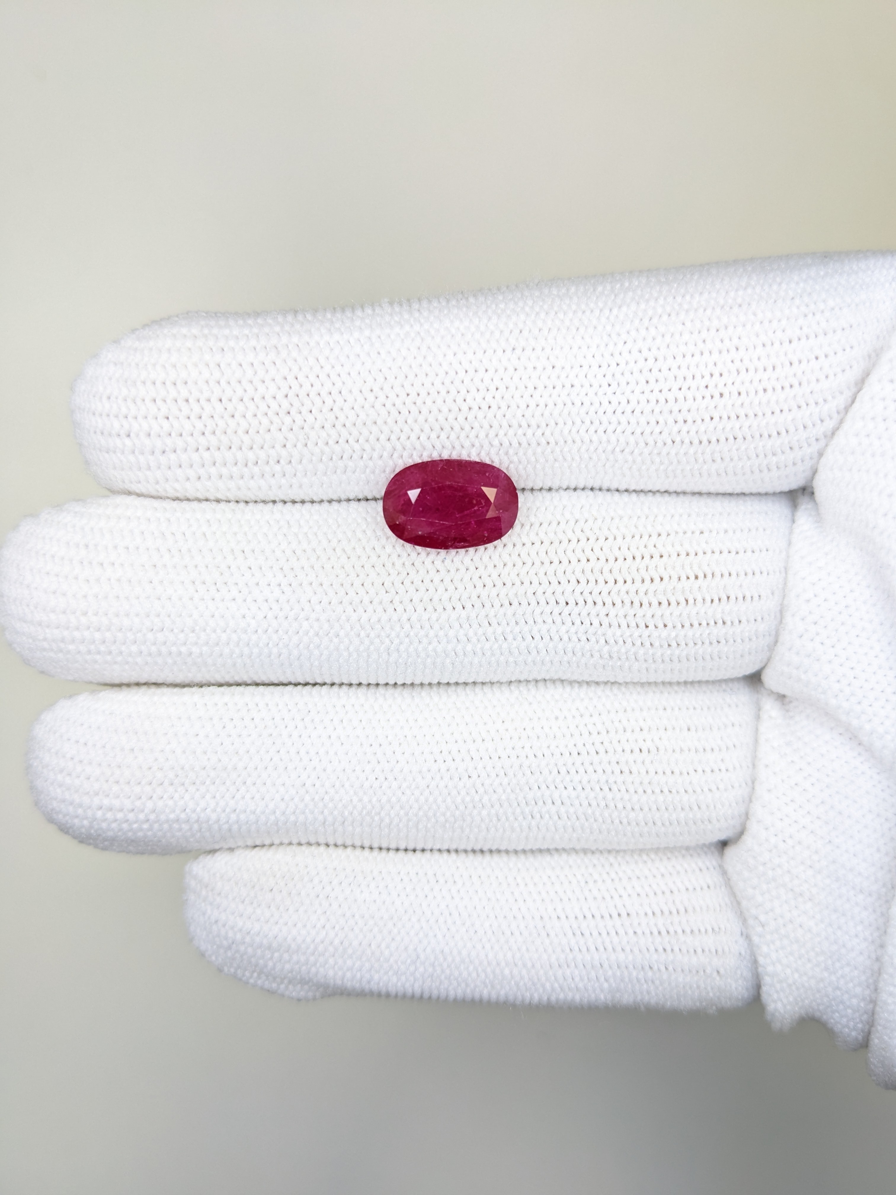 RUBY Oval: 3.32ct