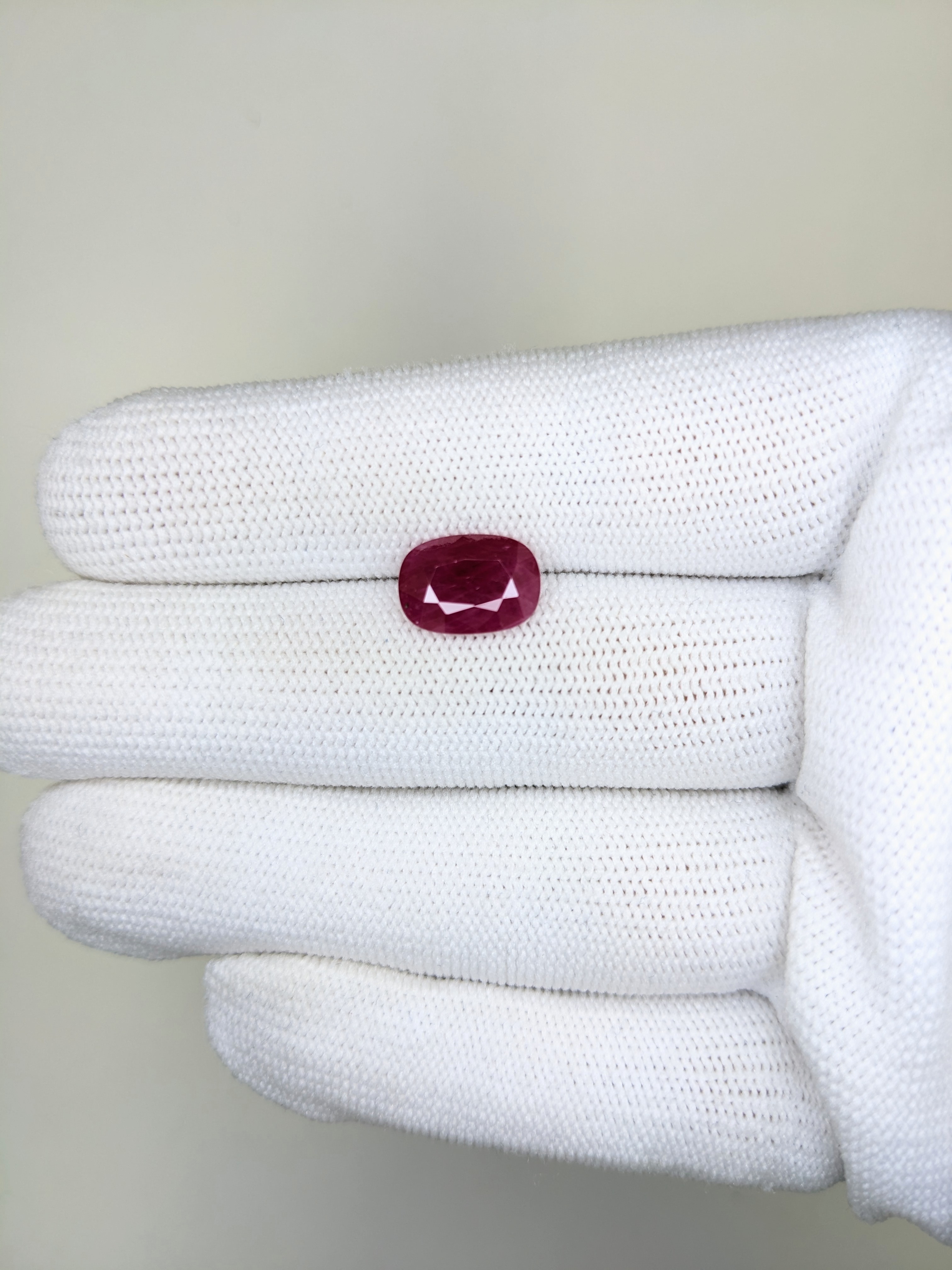 RUBY Oval: 3.43ct