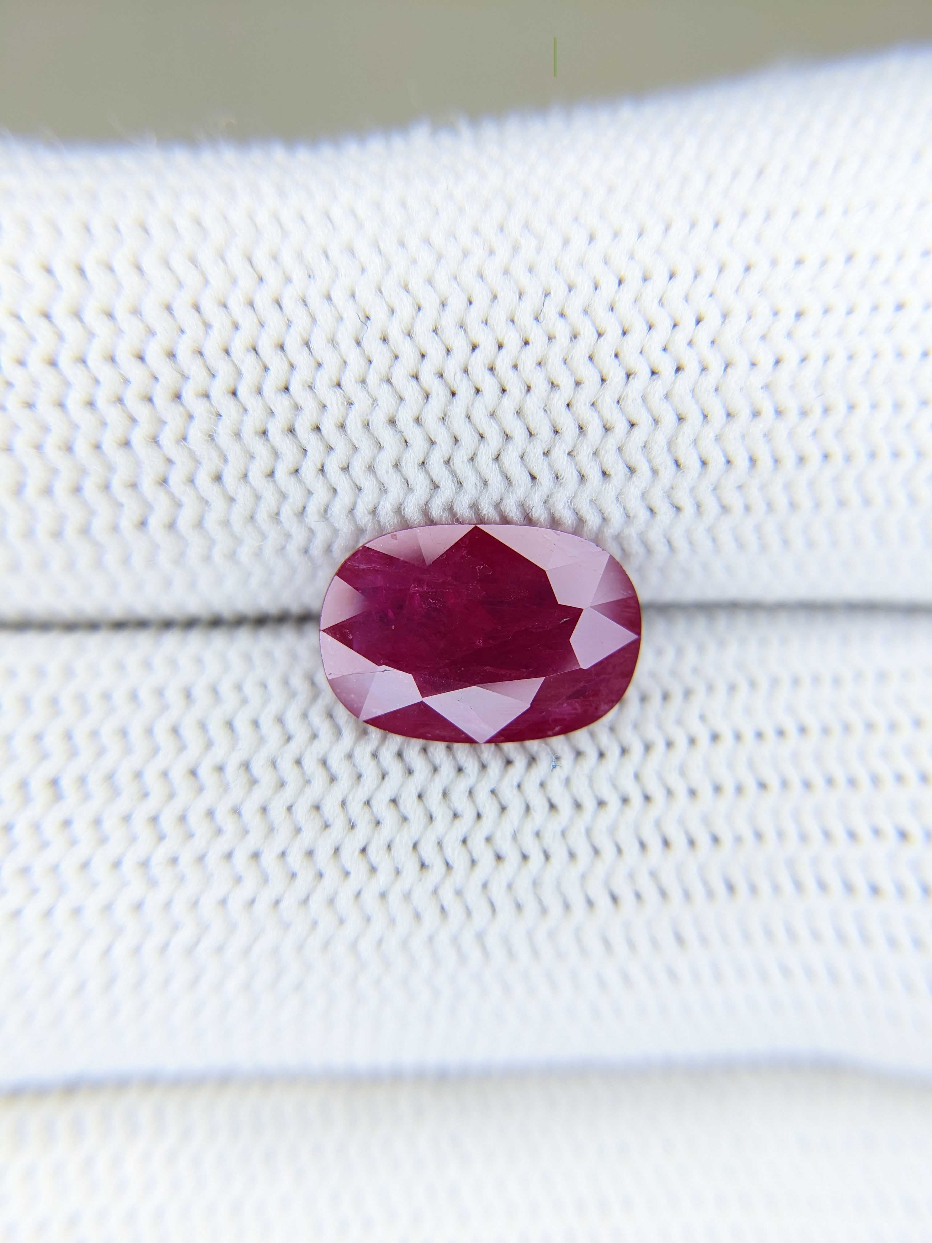 RUBY Oval: 2.41ct