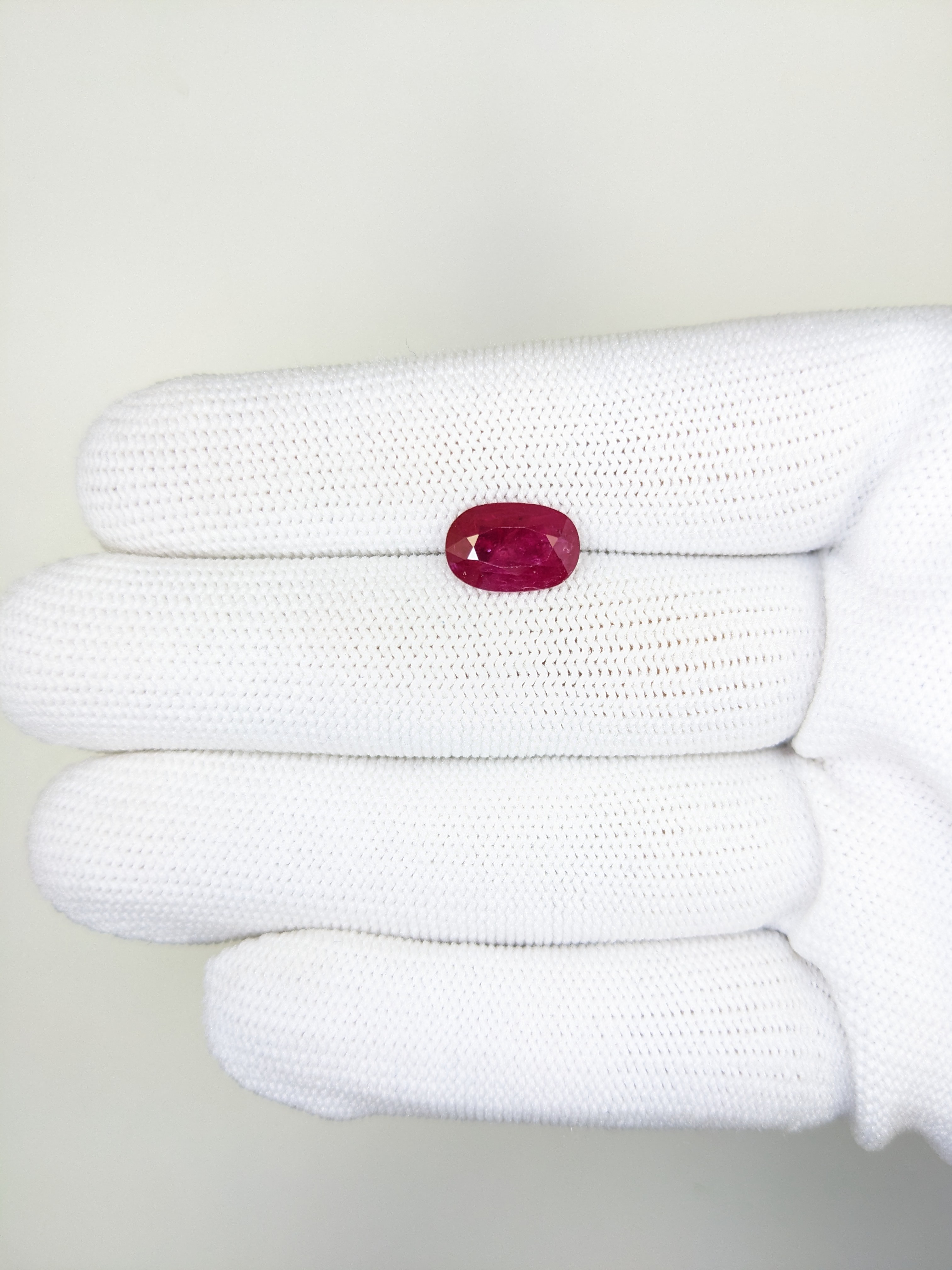 RUBY Oval: 2.92ct