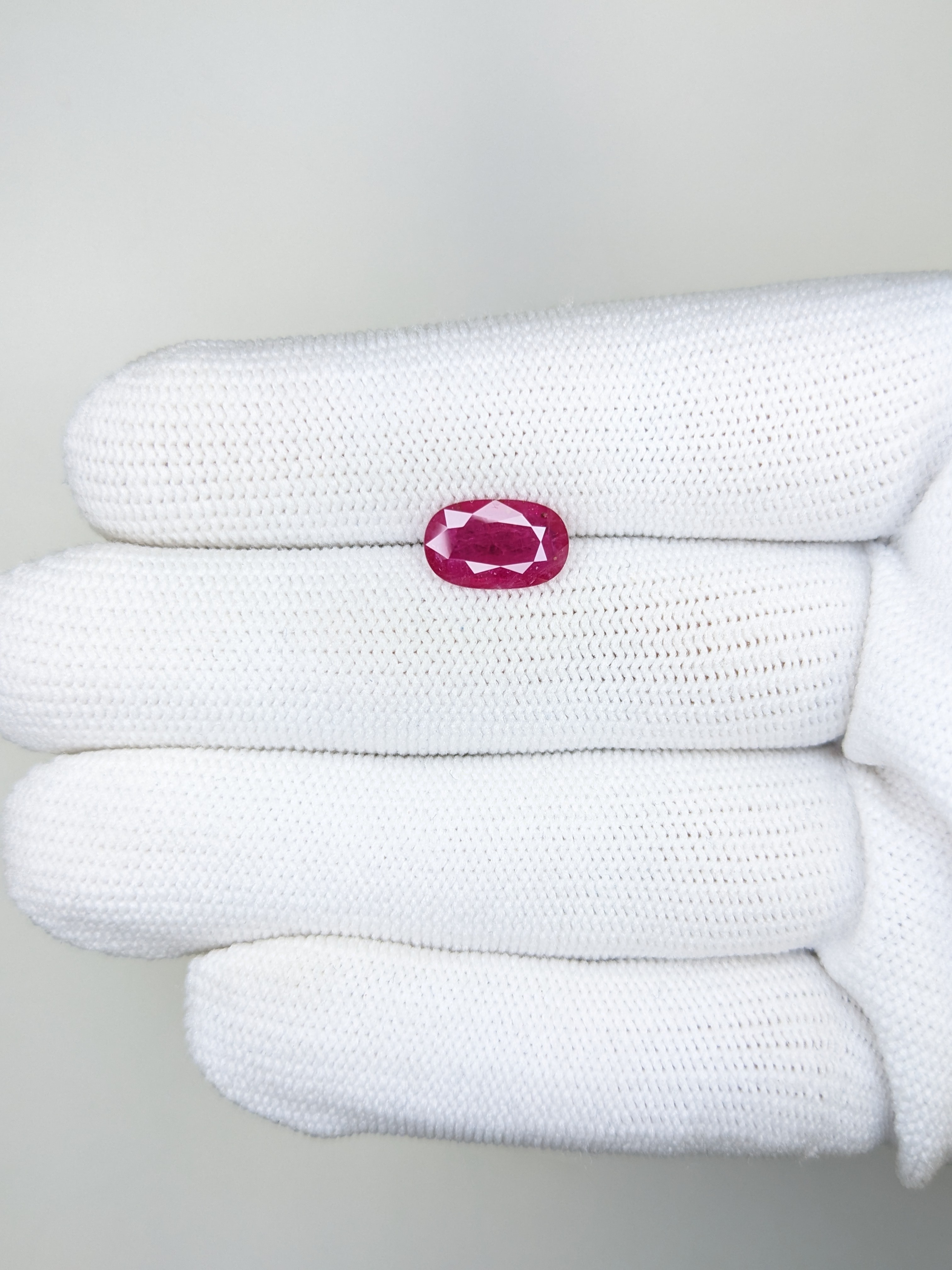 RUBY Oval: 2.08ct