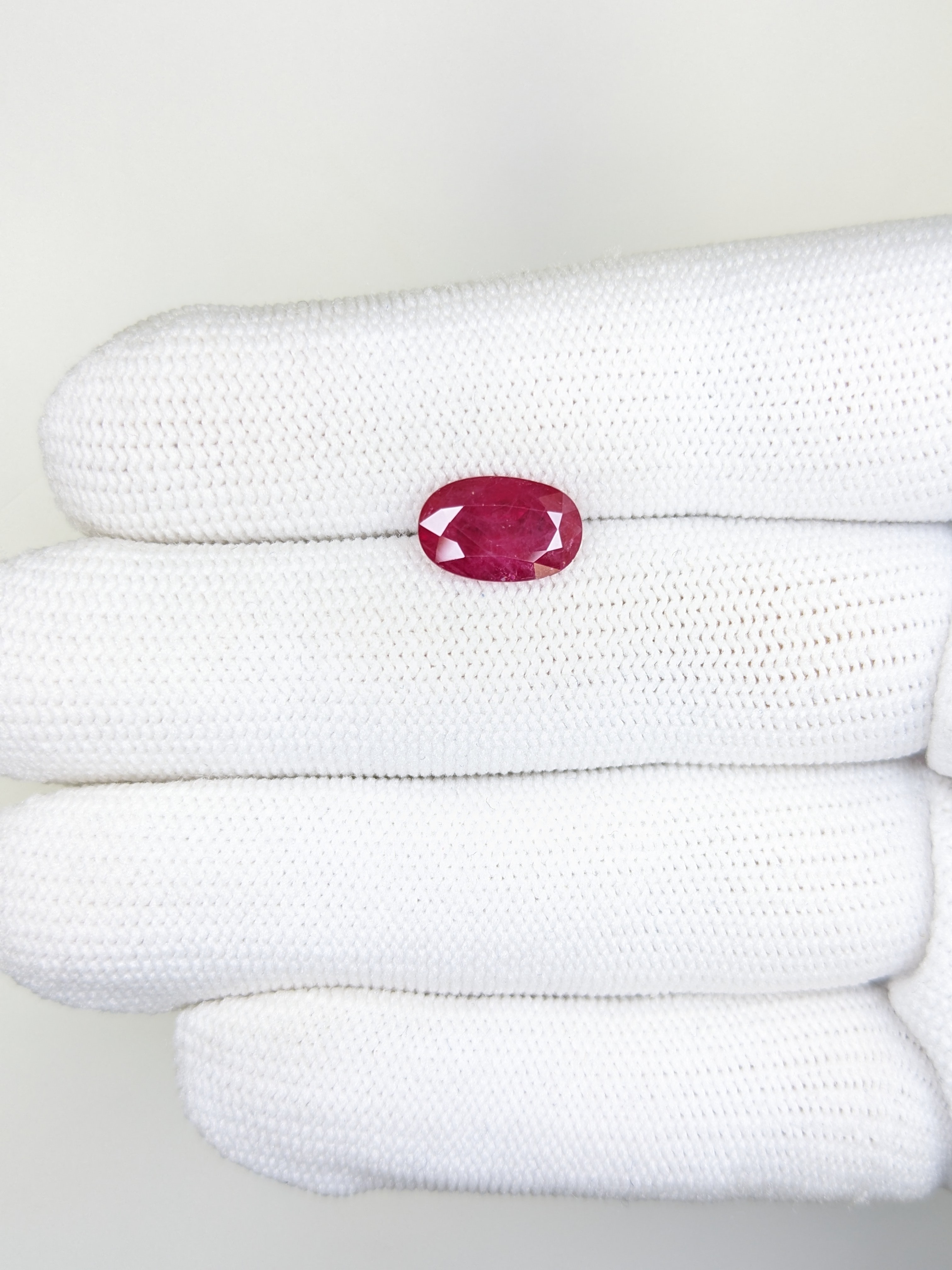 RUBY Oval: 2.73ct