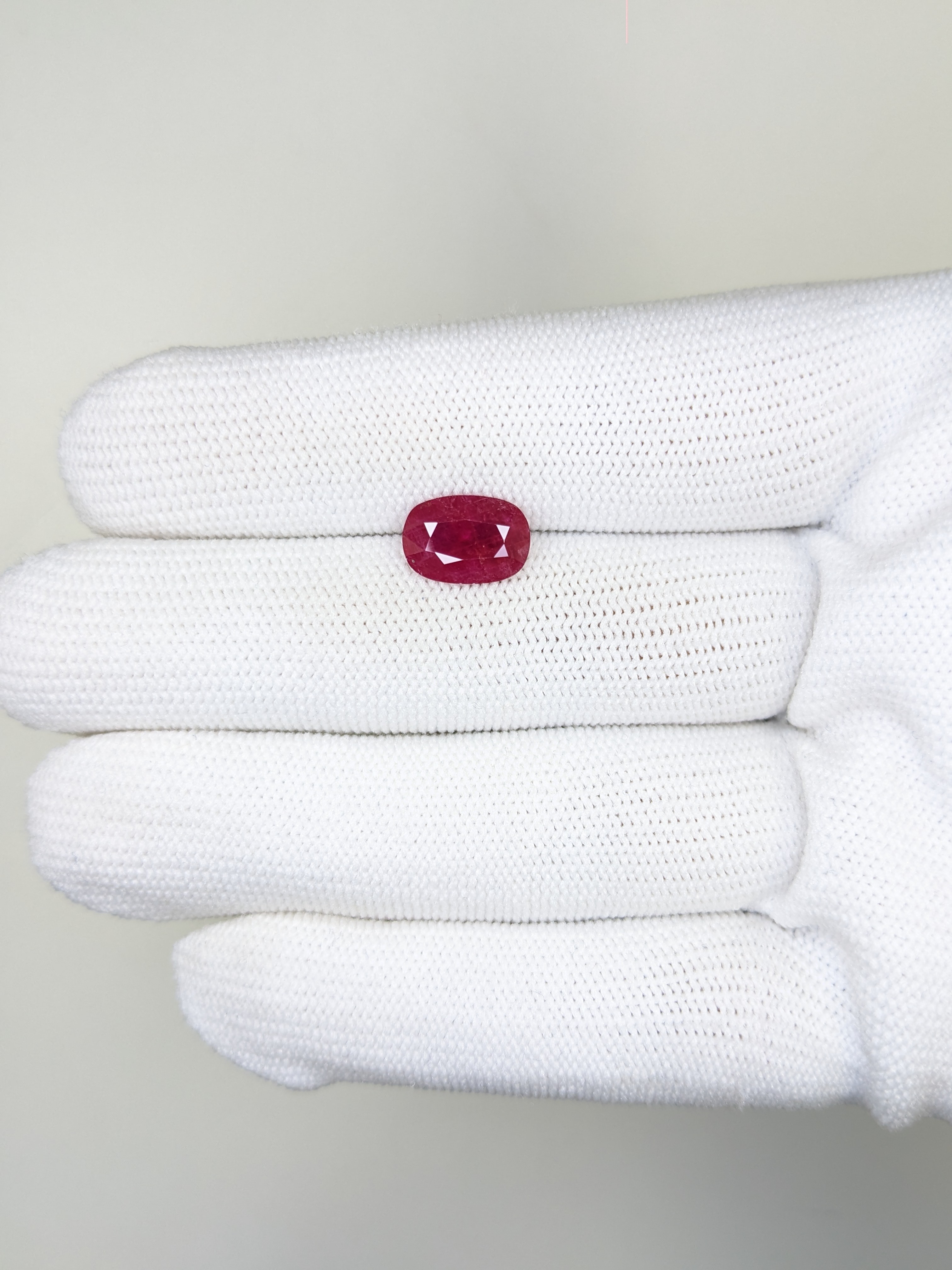 RUBY Oval: 2.50ct