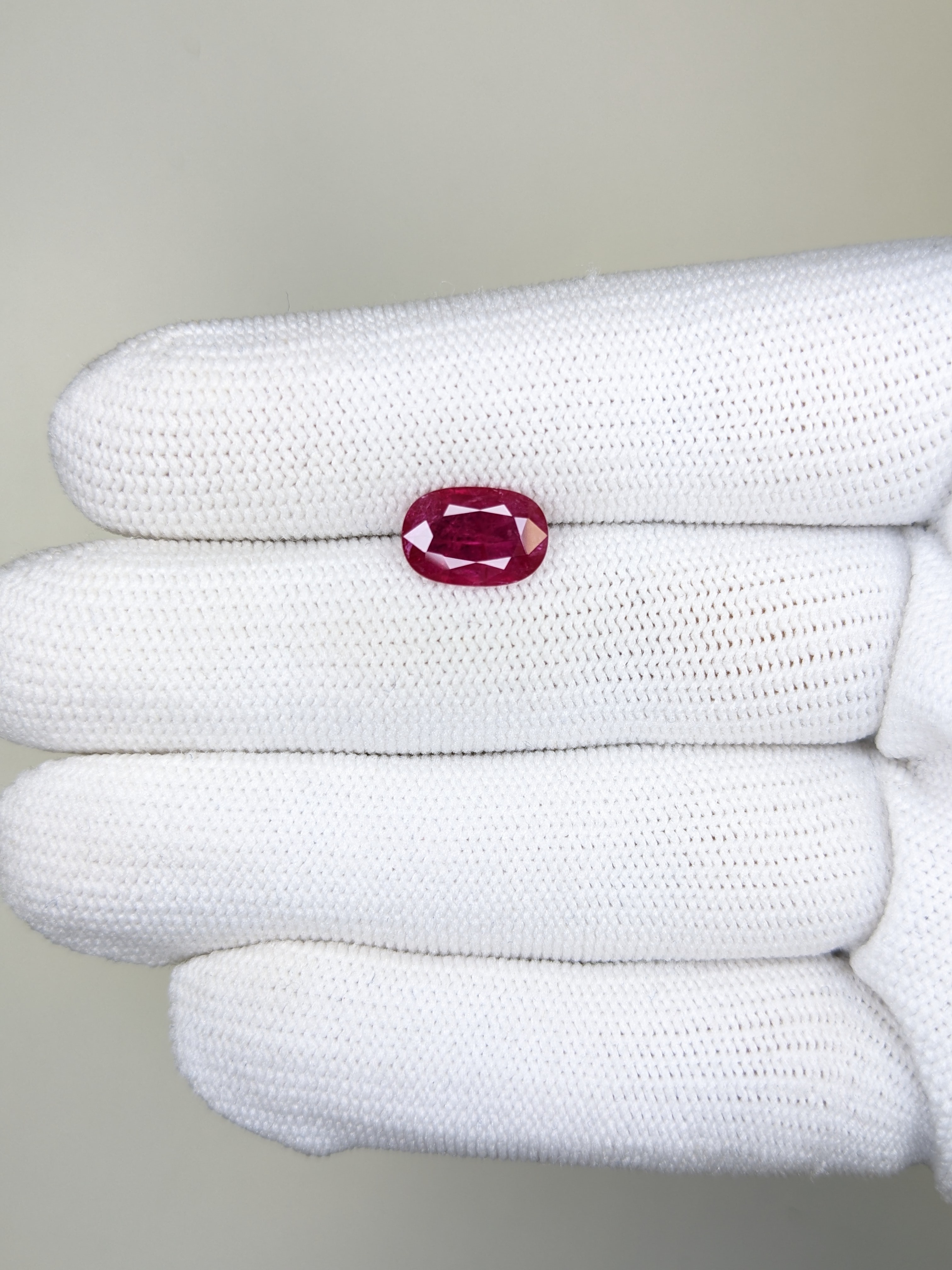 RUBY Oval: 2.30ct