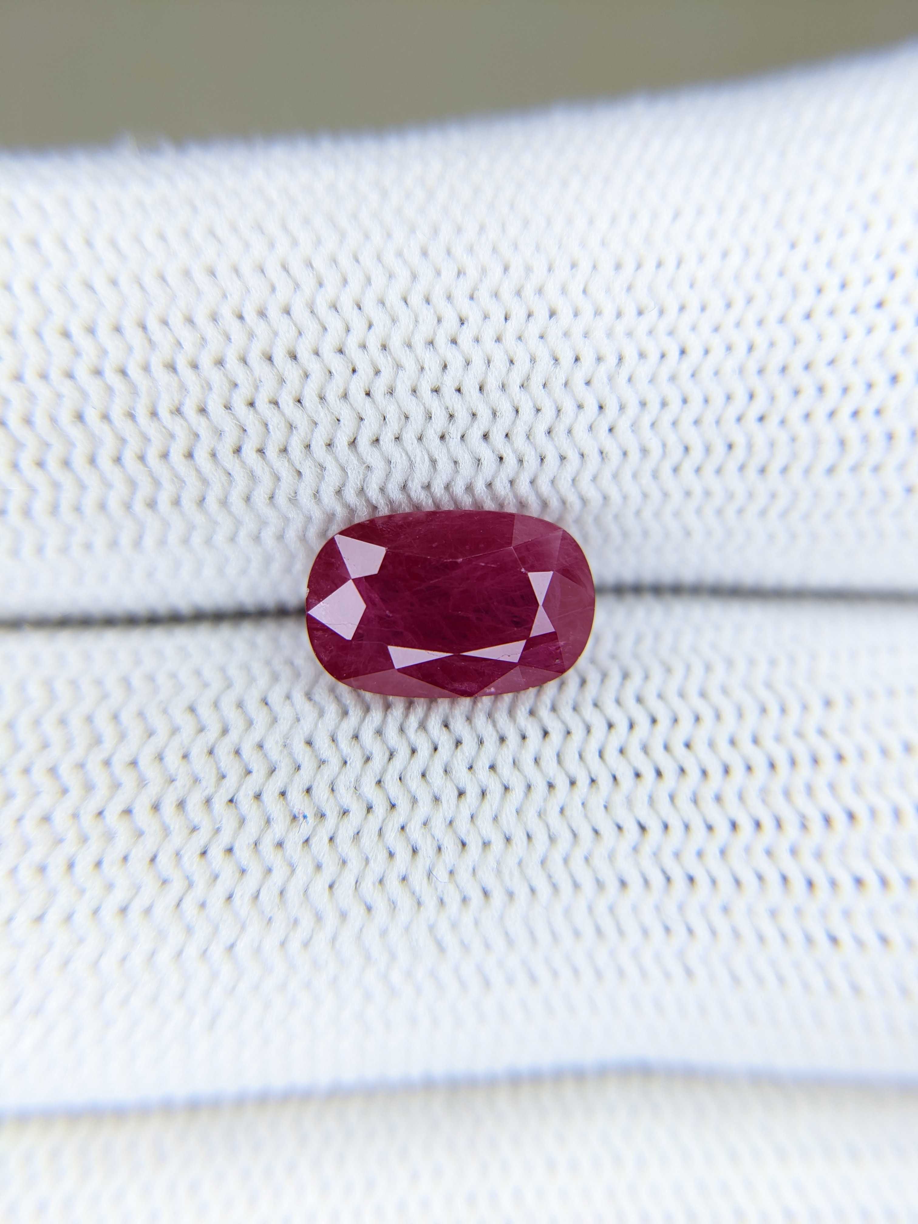 RUBY Oval: 2.60ct