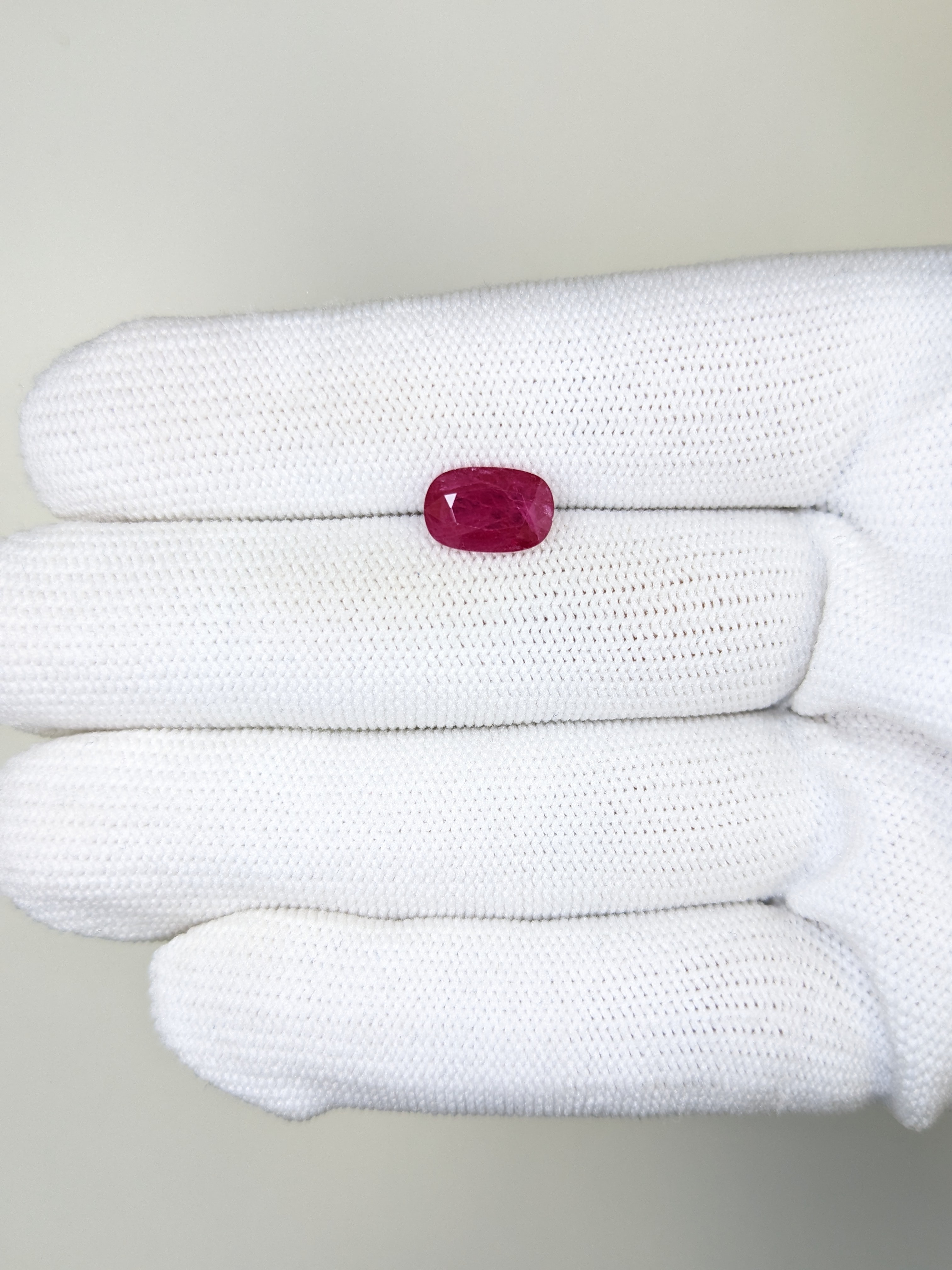 RUBY Oval: 2.60ct