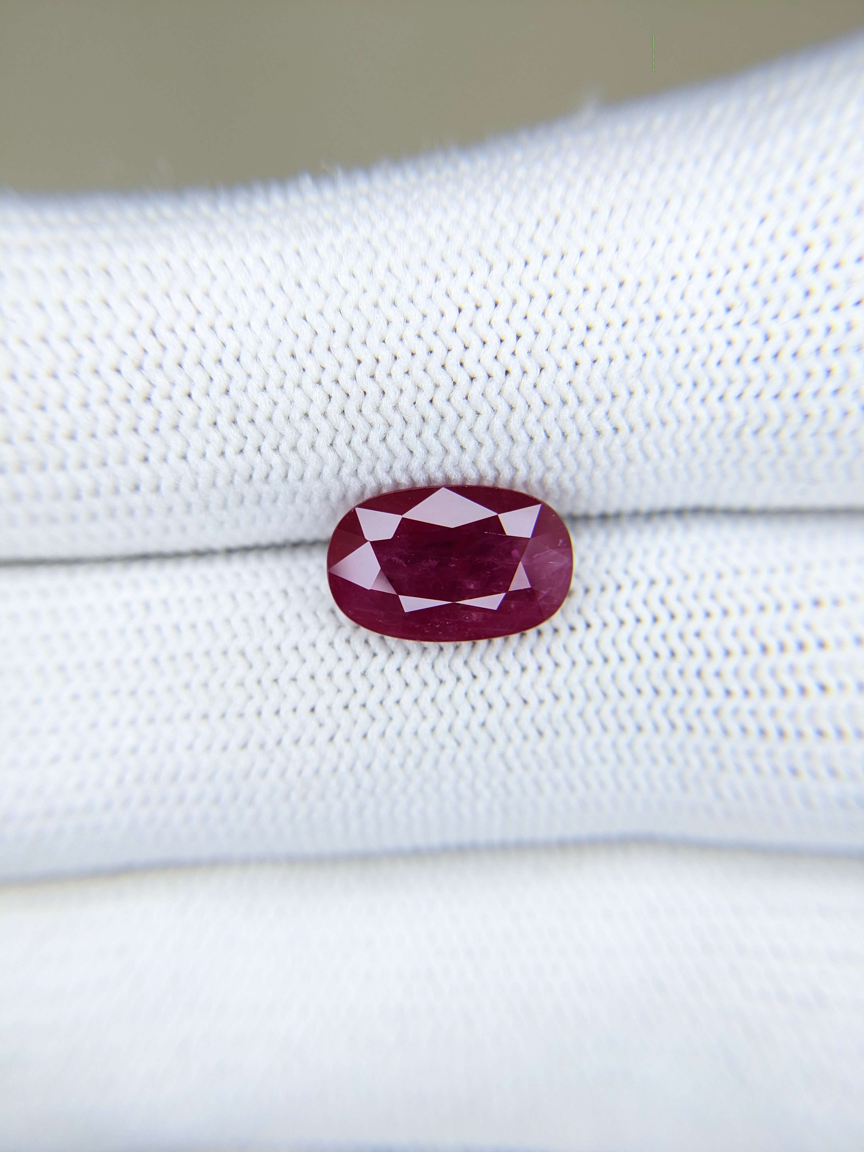 RUBY Oval: 3.58ct