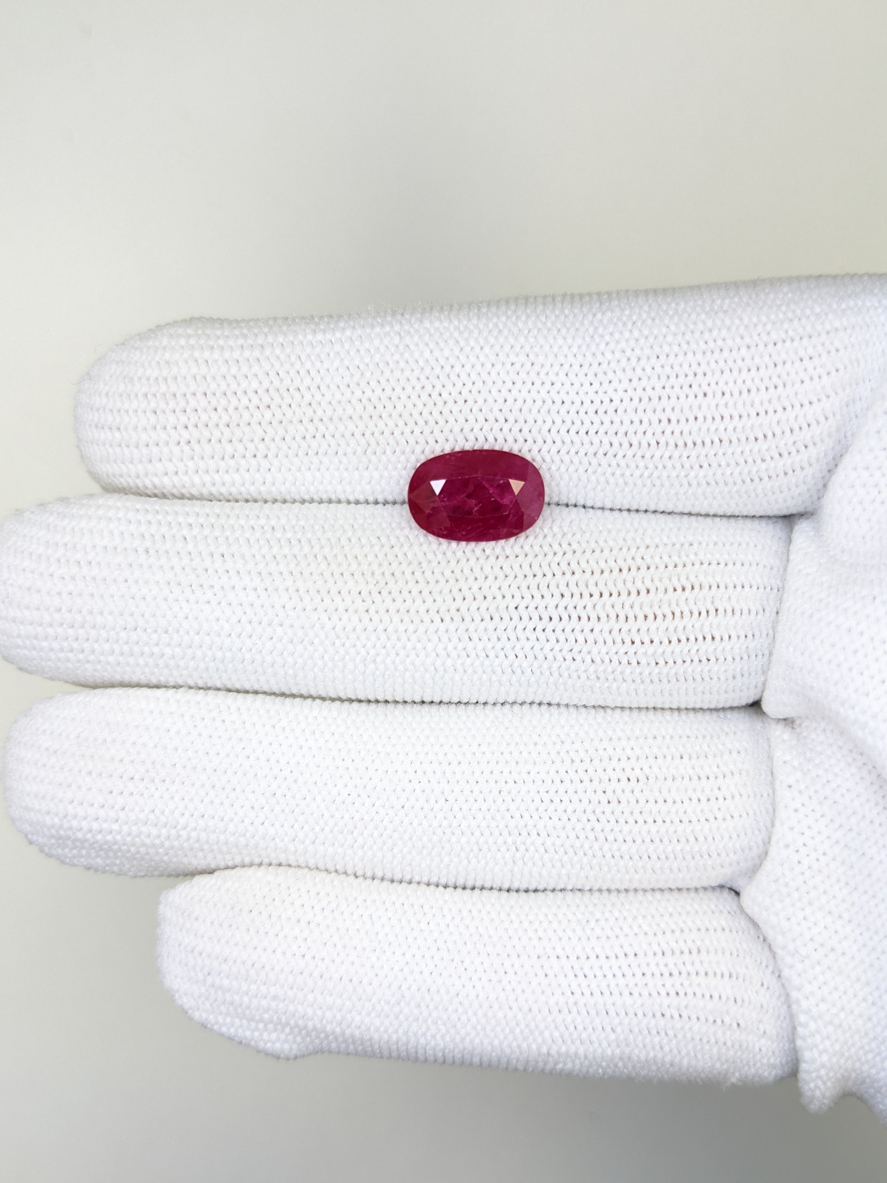 RUBY Oval: 3.34ct