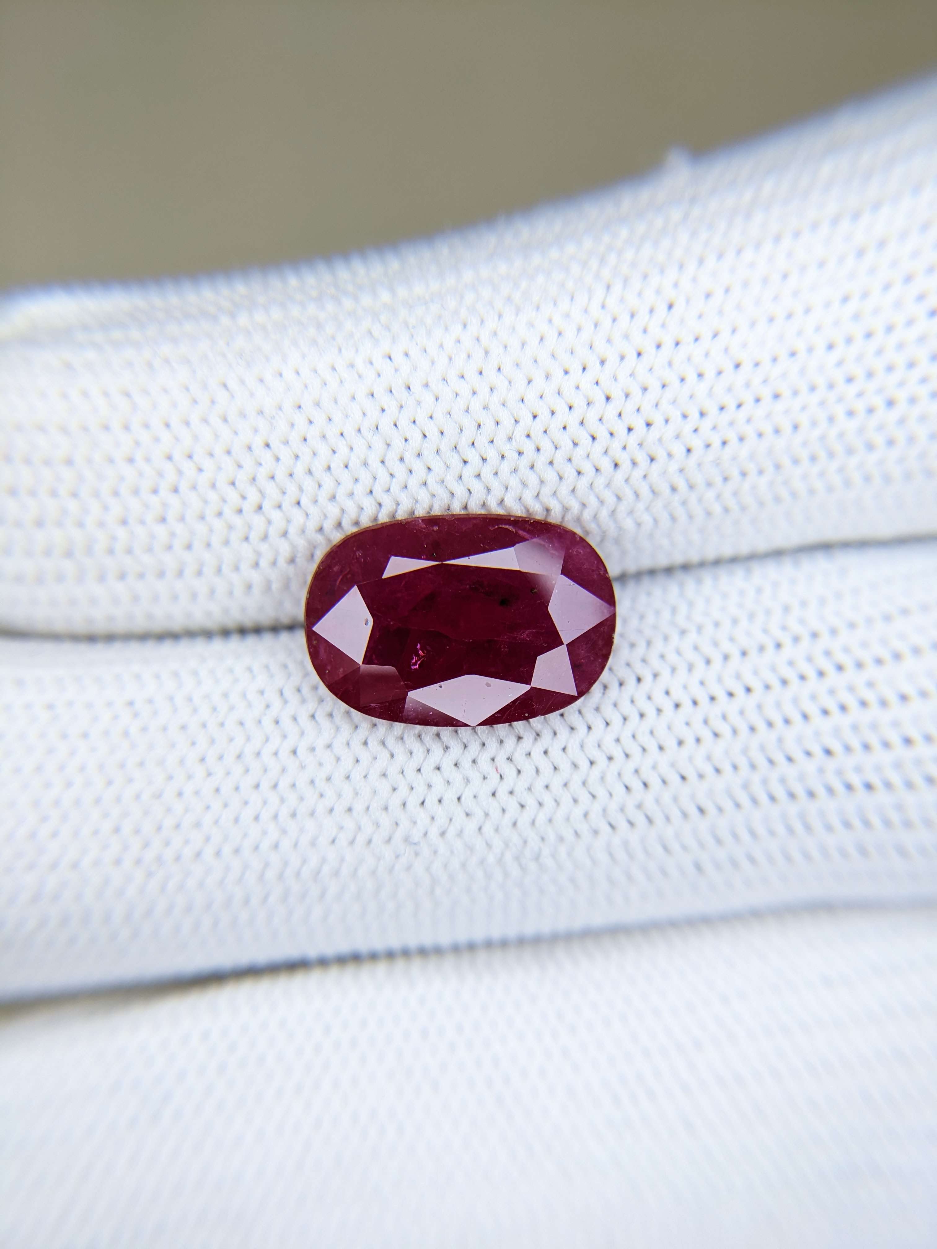 RUBY Oval: 5.06ct