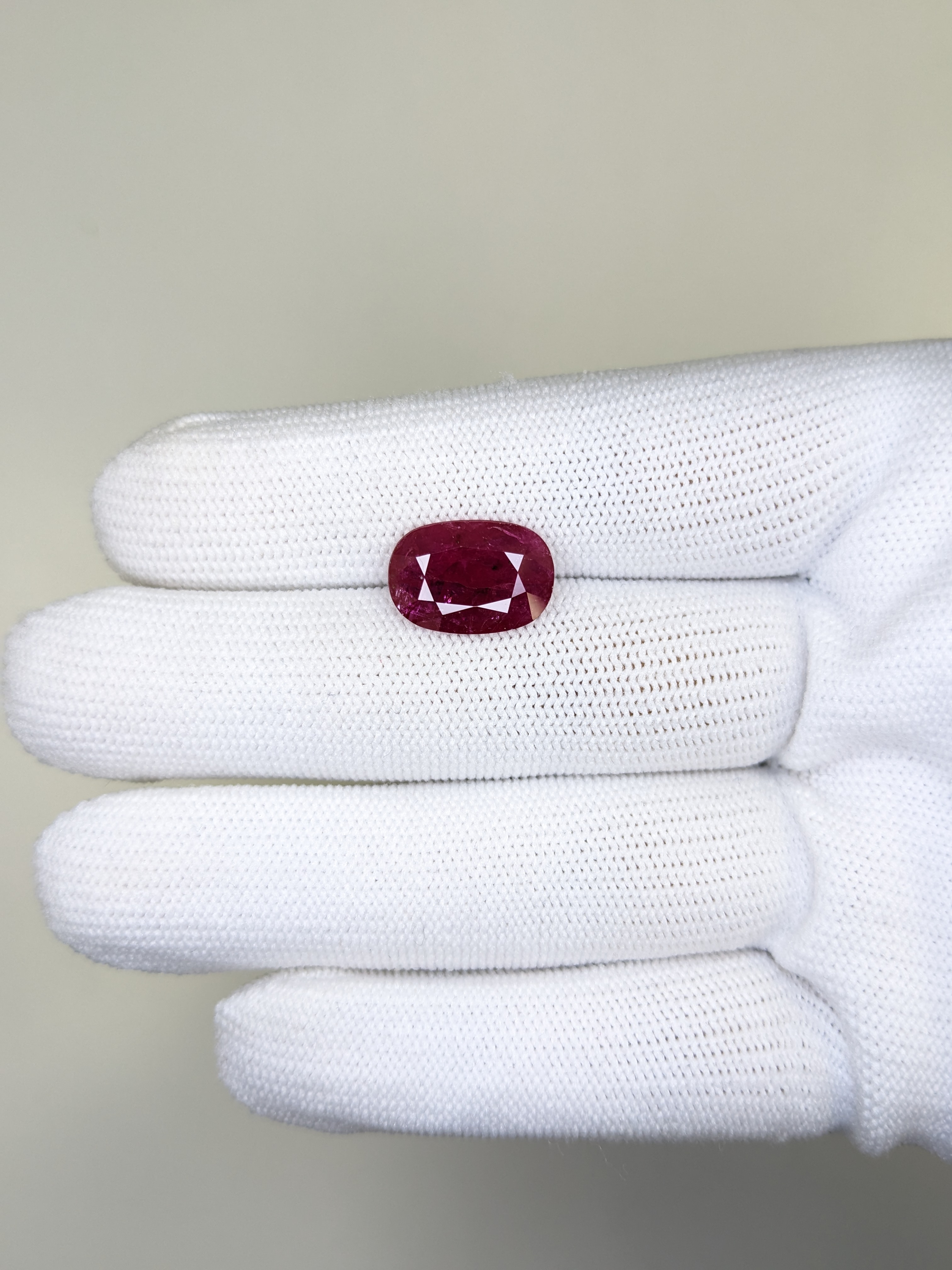 RUBY Oval: 5.06ct