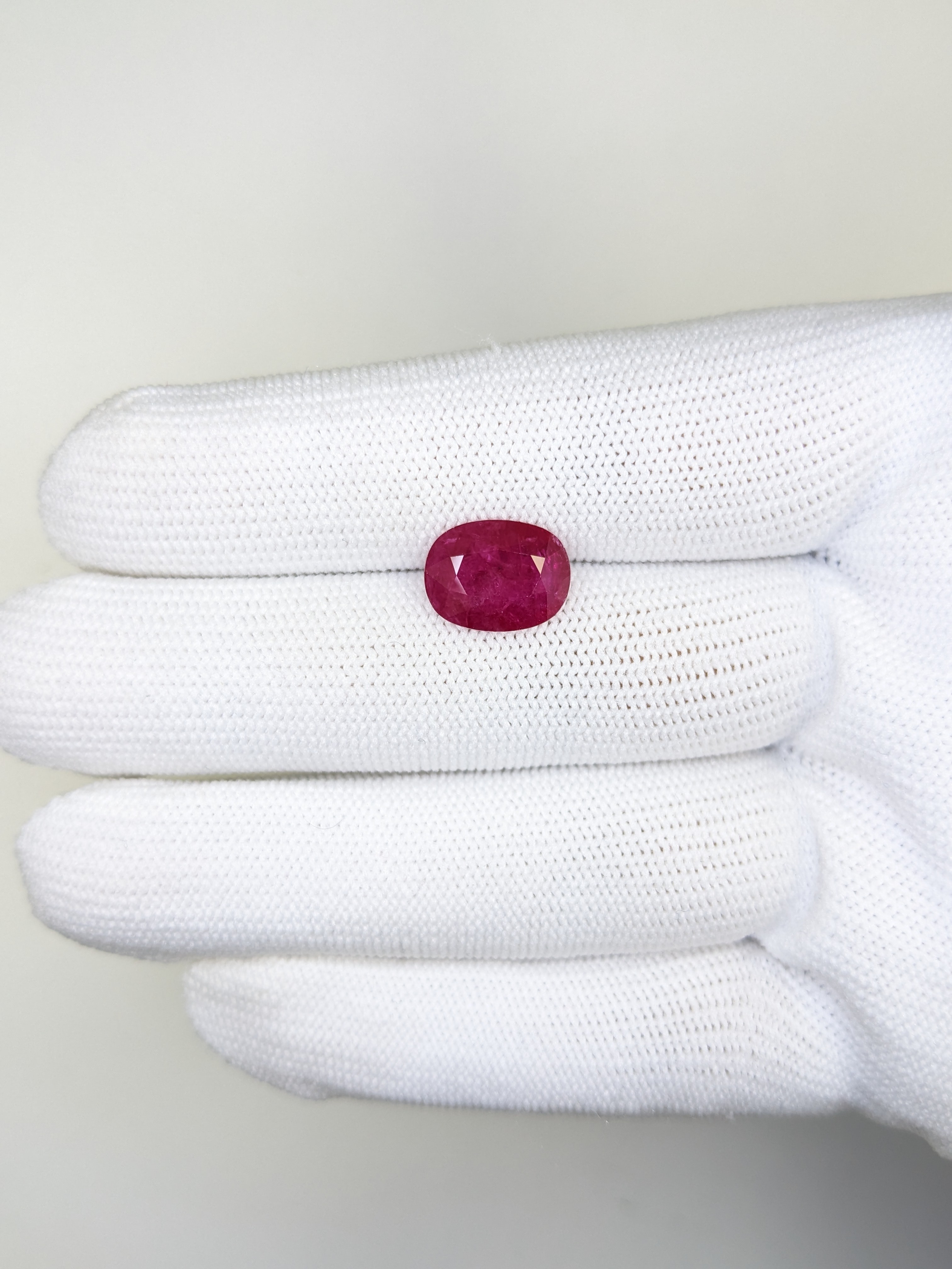 RUBY Oval: 4.35ct