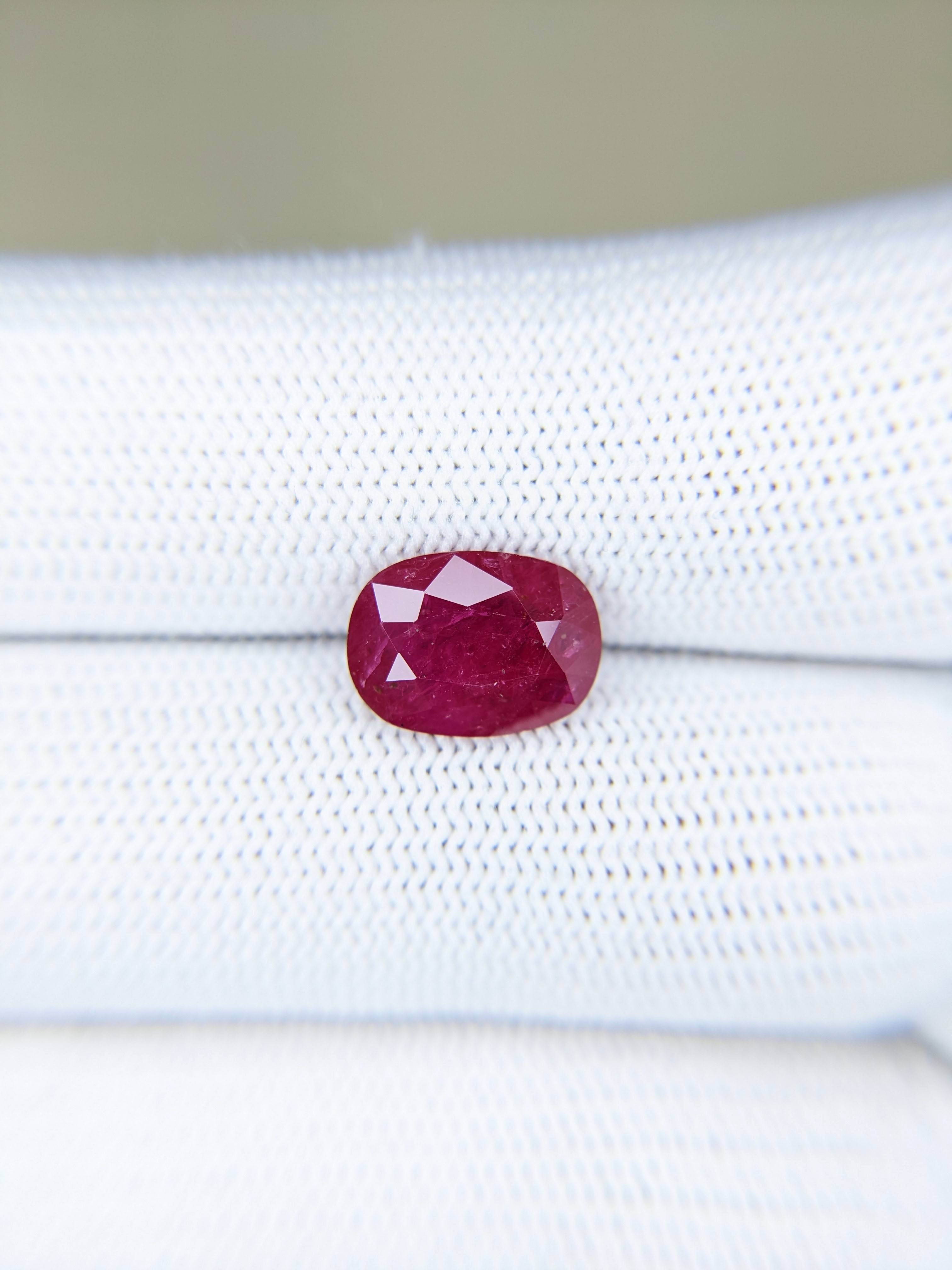 RUBY Oval: 3.82ct
