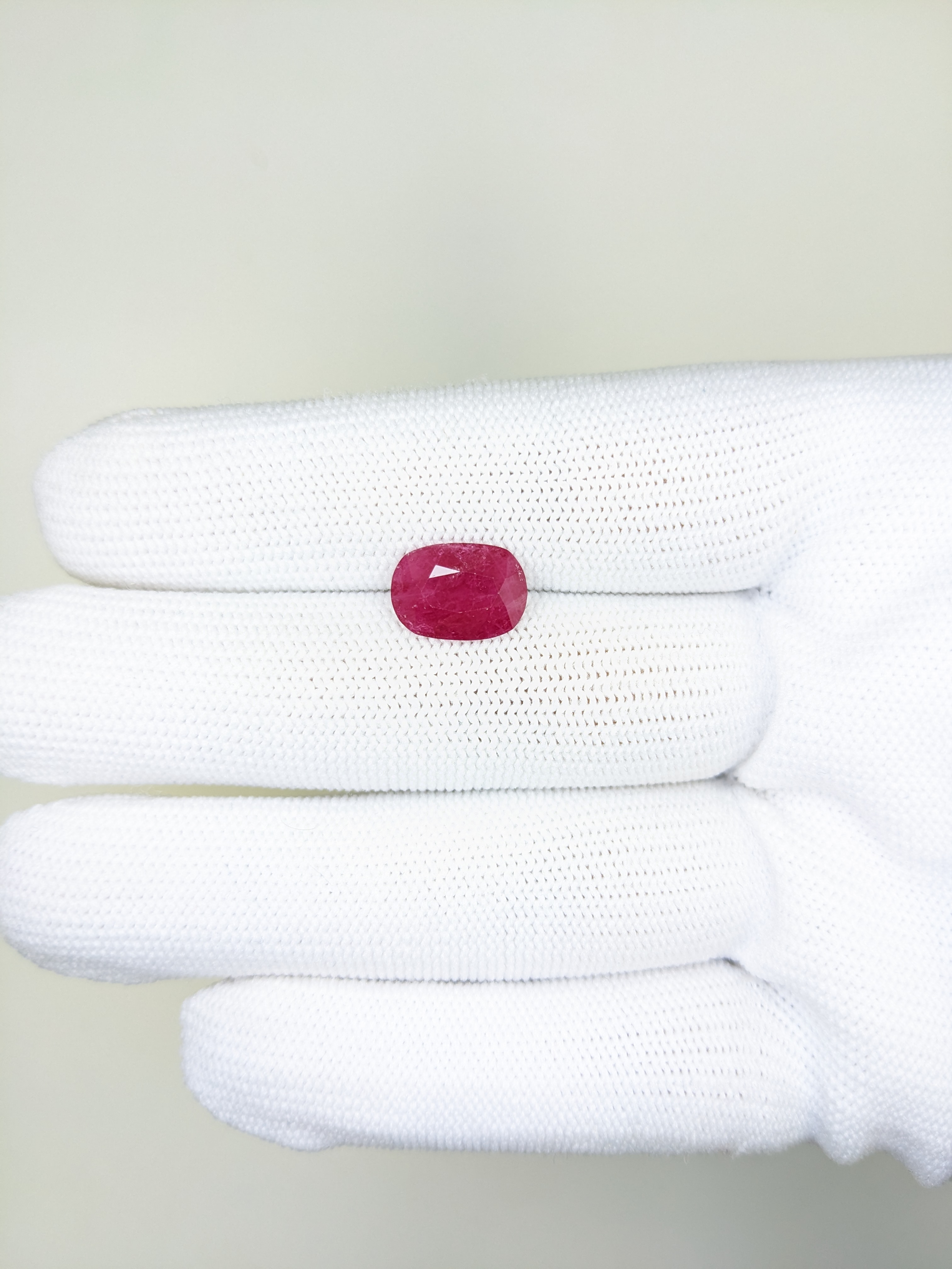 RUBY Oval: 3.77ct