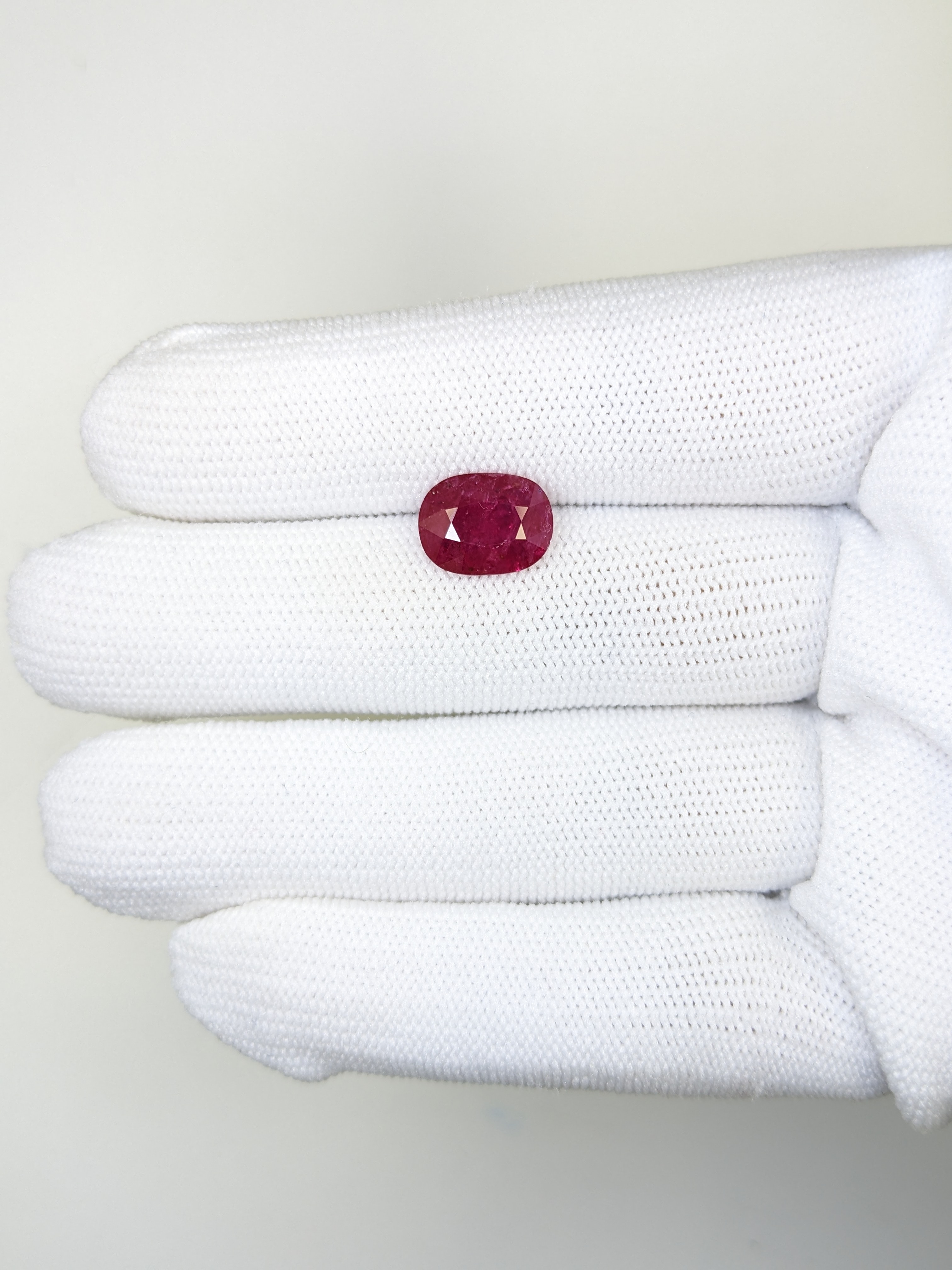 RUBY Oval: 3.52ct
