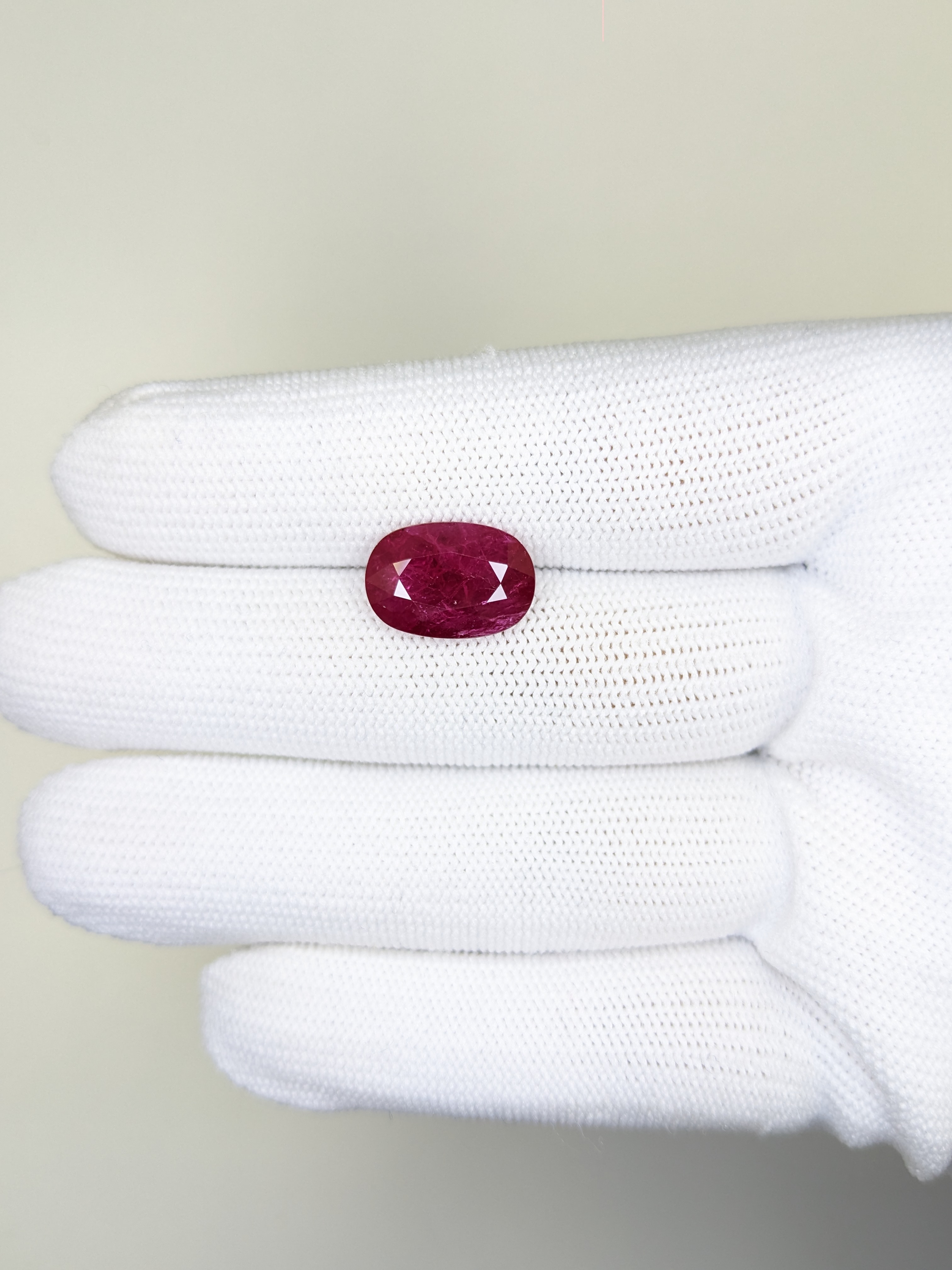 RUBY Oval: 5.71ct