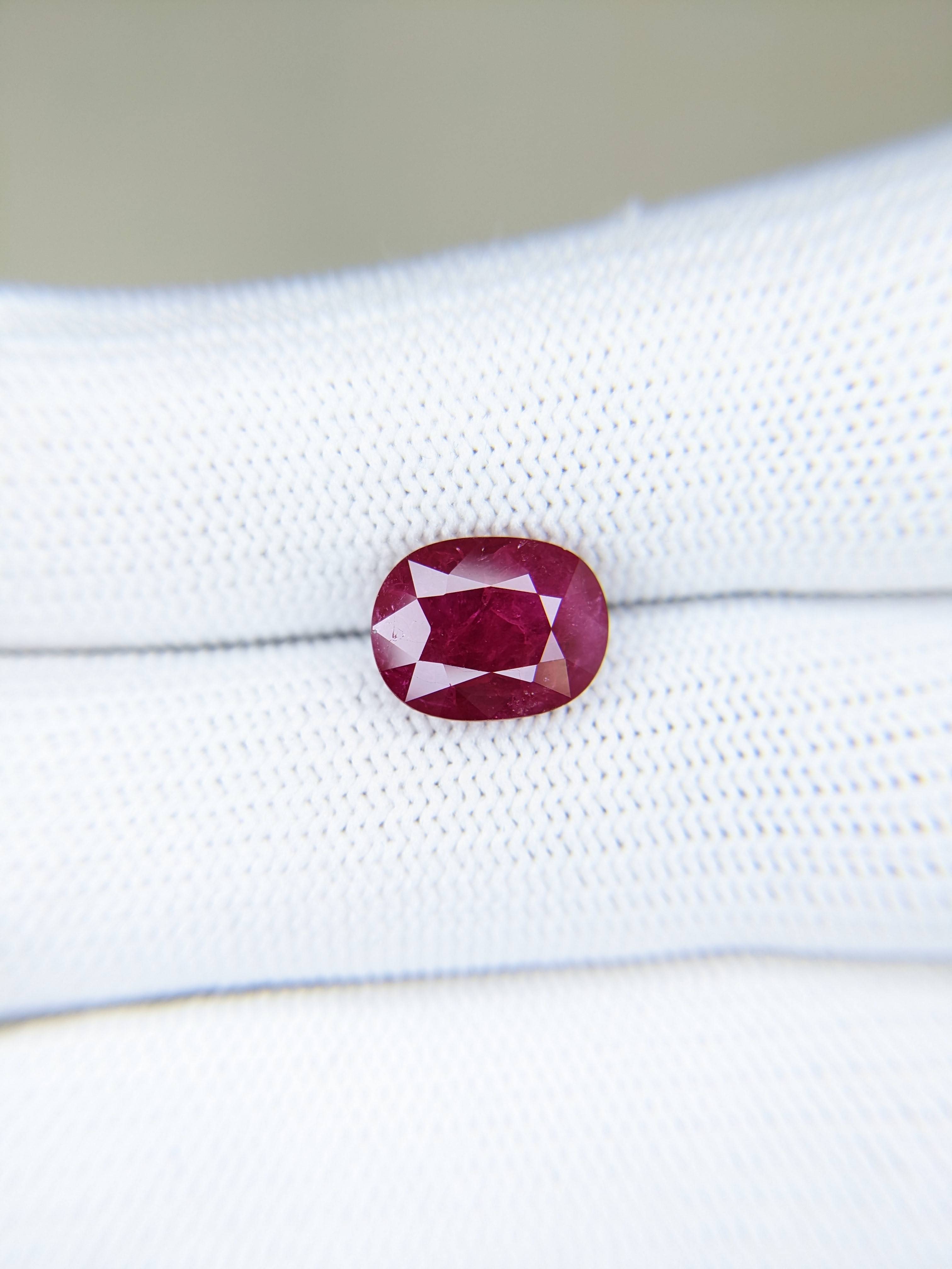 RUBY Oval: 4.10ct