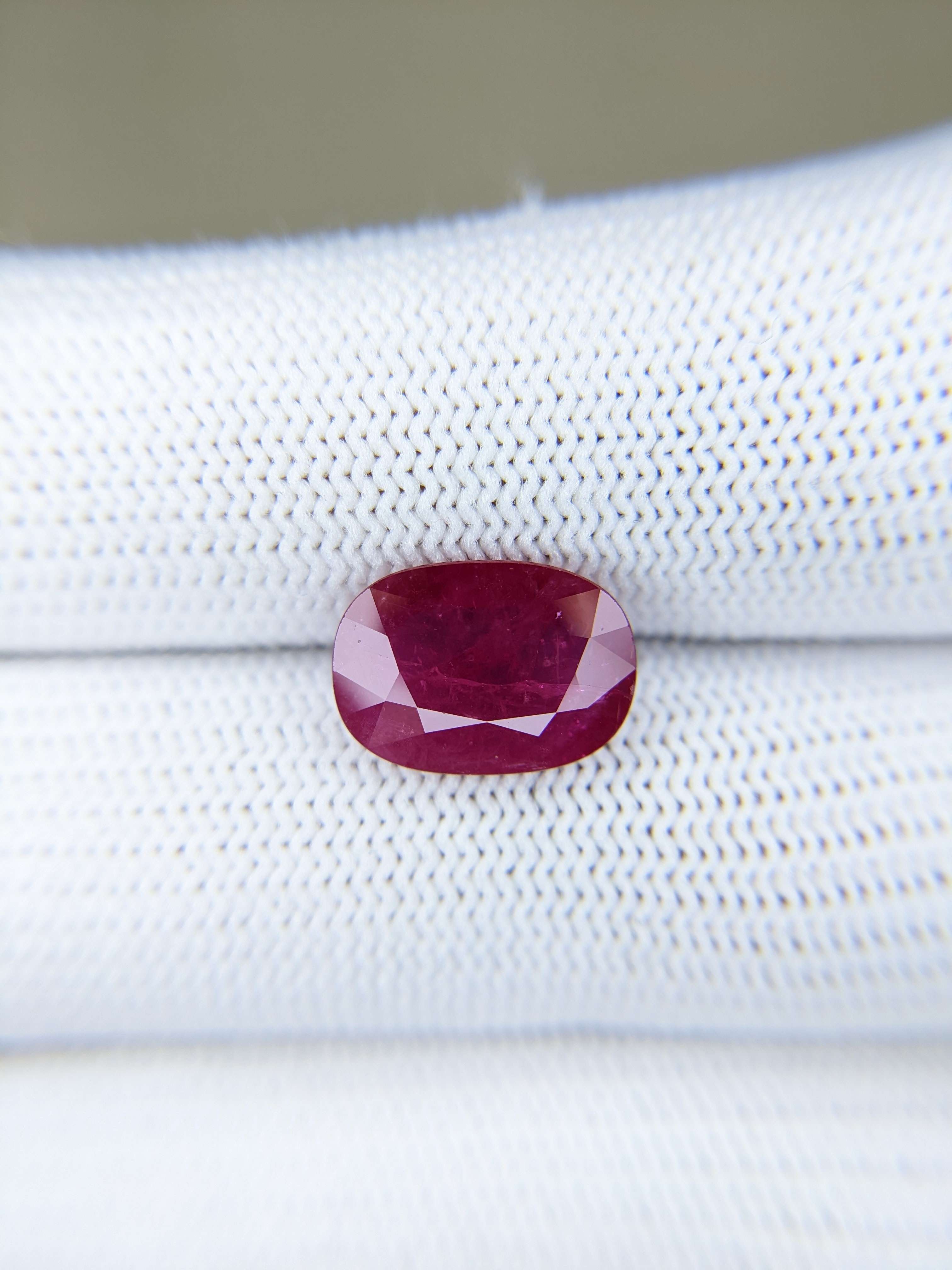 RUBY Oval: 4.31ct