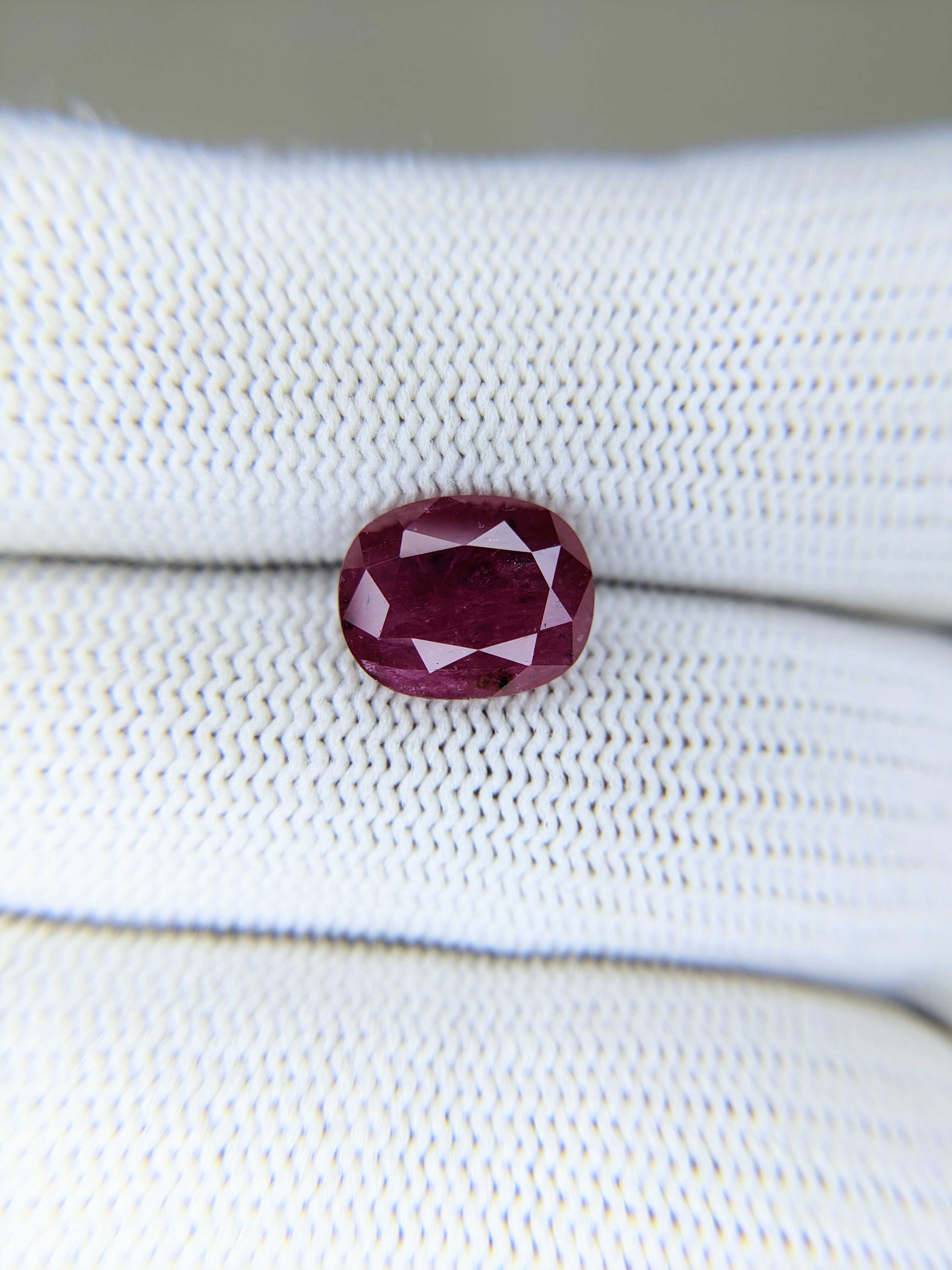 RUBY Oval: 3.57ct