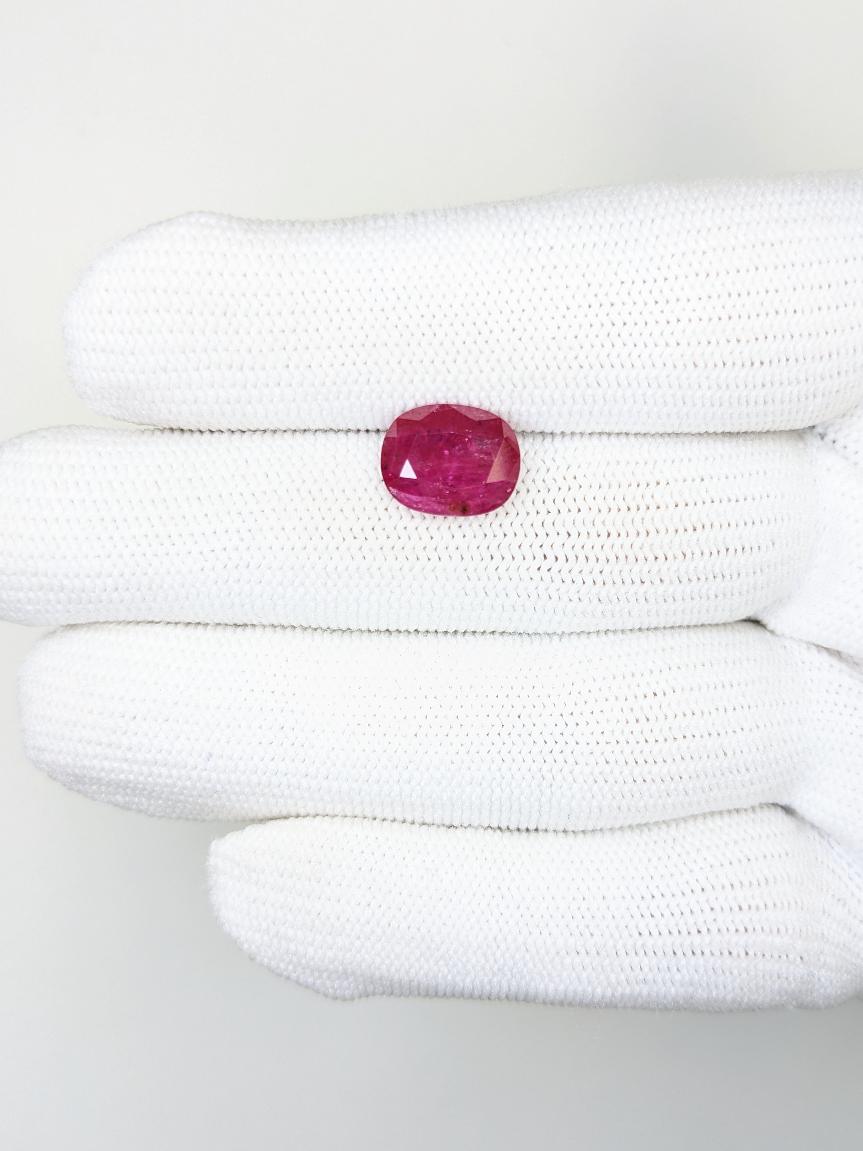 RUBY Oval: 3.57ct