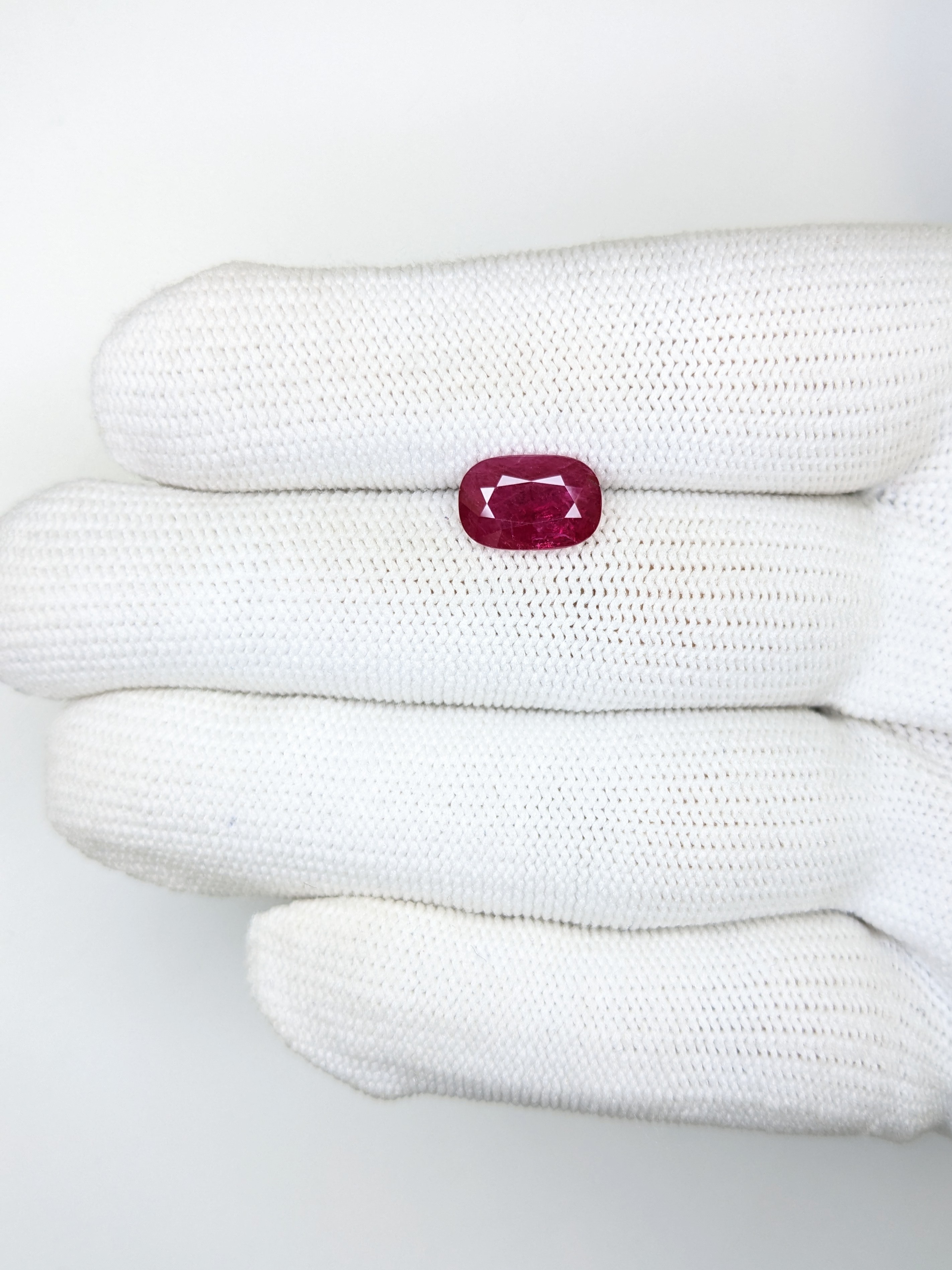 RUBY Oval: 2.99ct