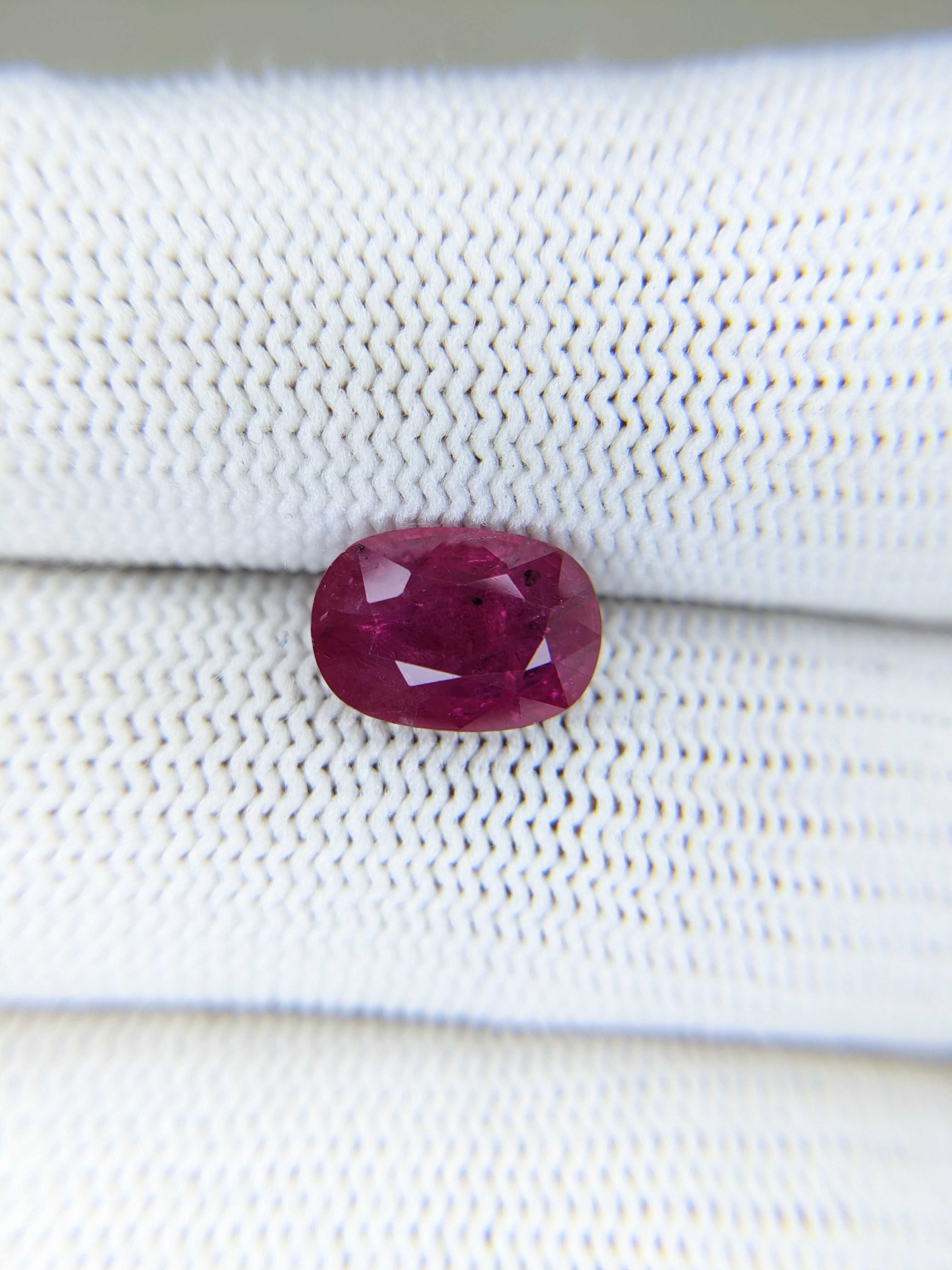 RUBY Oval: 2.96ct