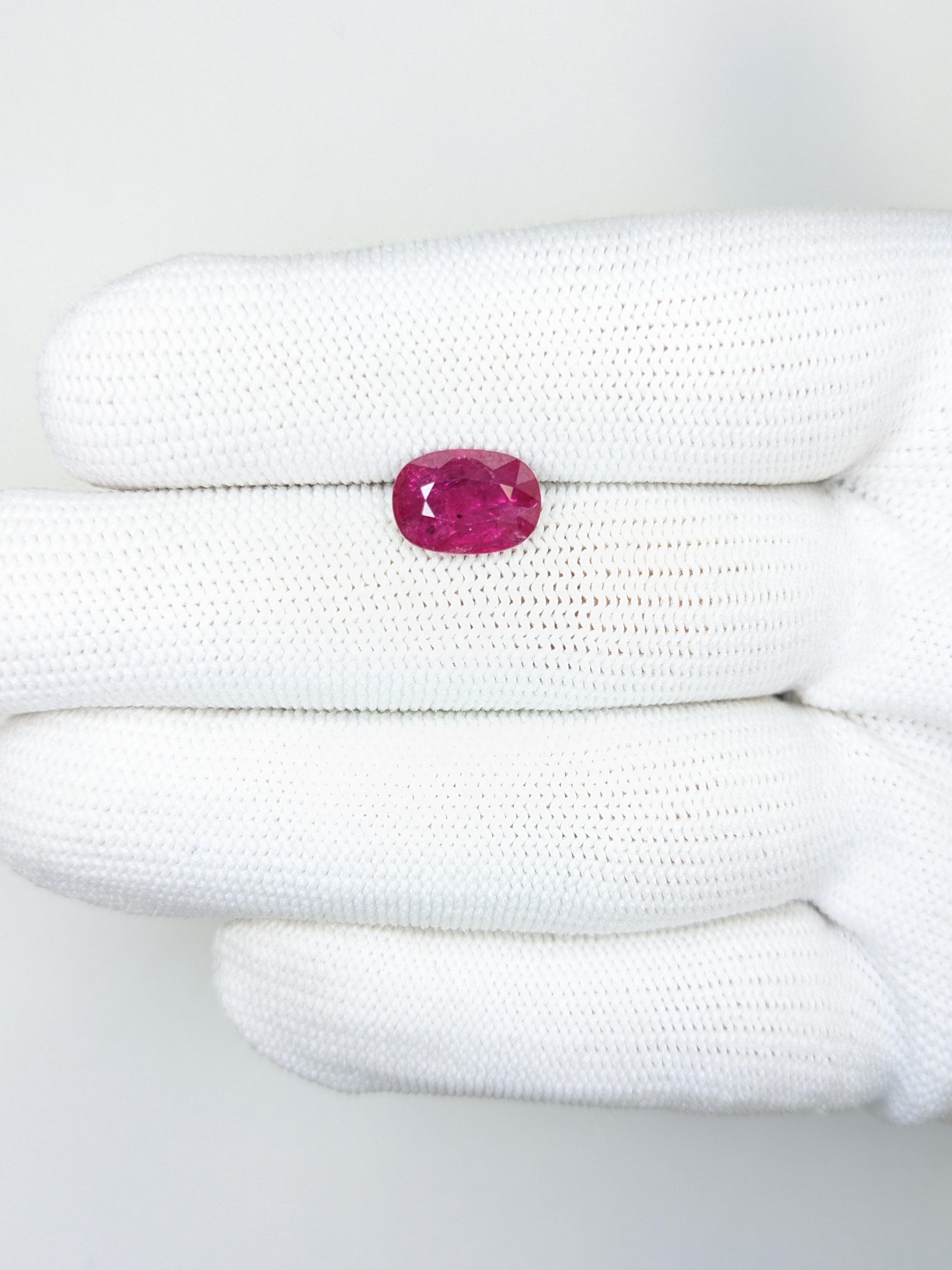 RUBY Oval: 2.96ct