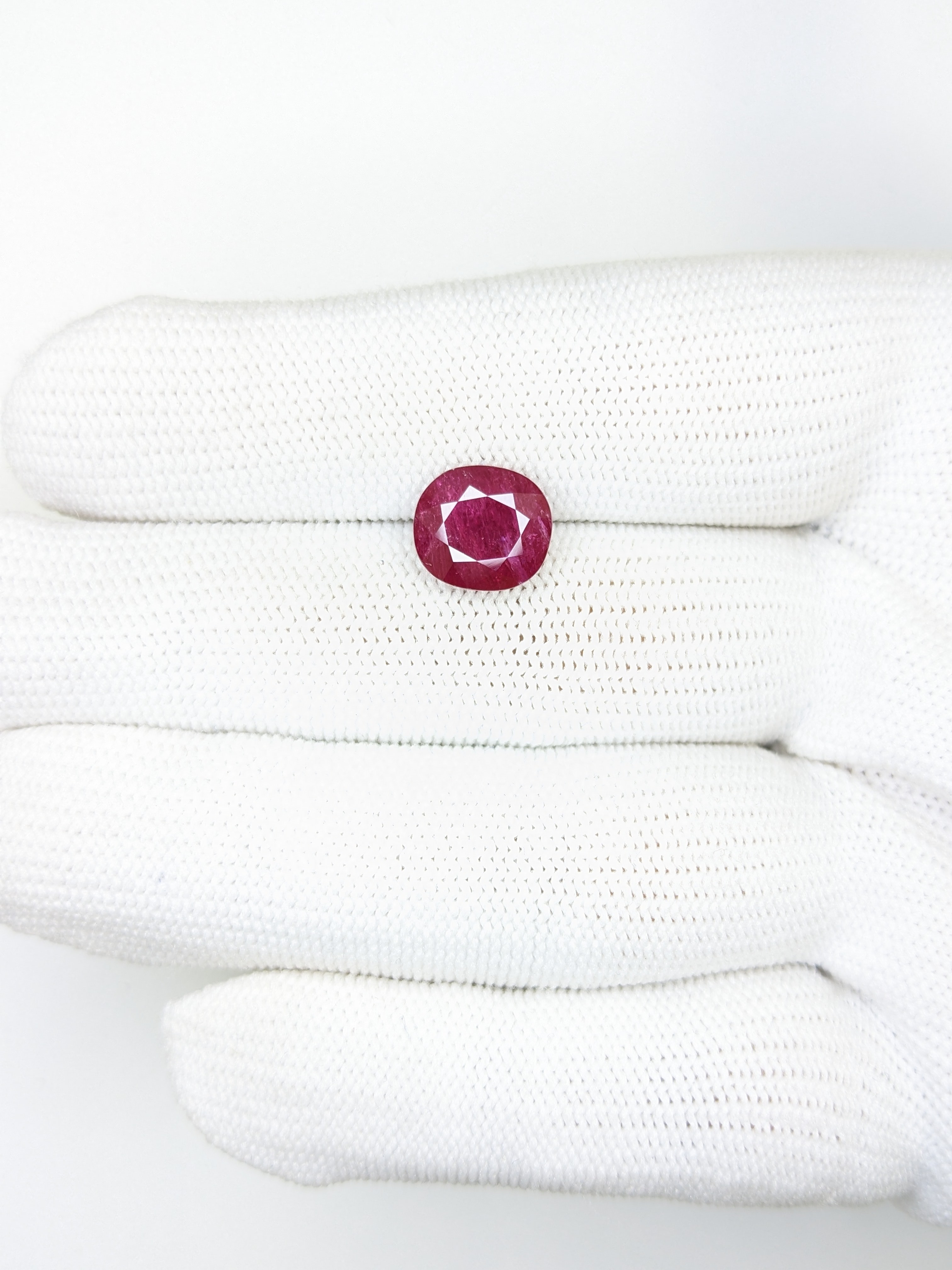 RUBY Oval: 4.30ct