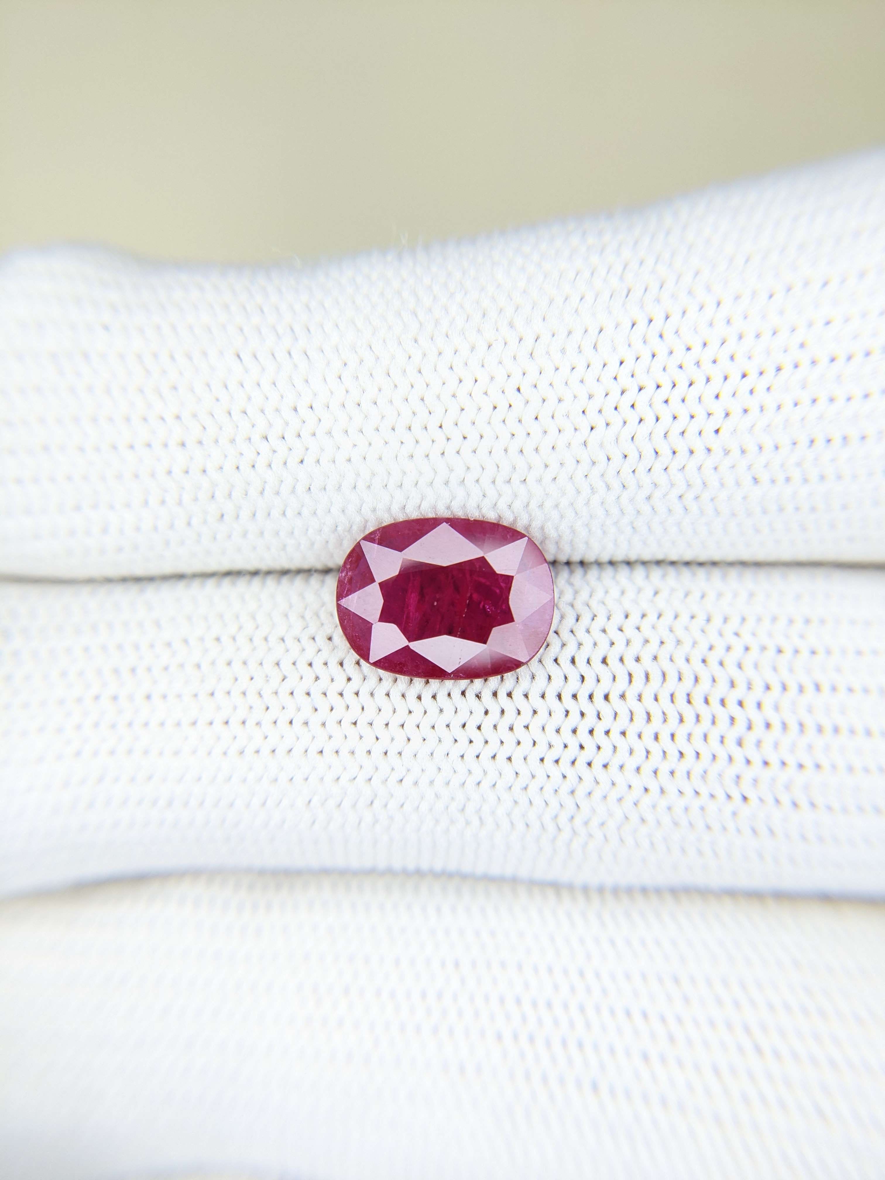 RUBY Oval: 2.75ct