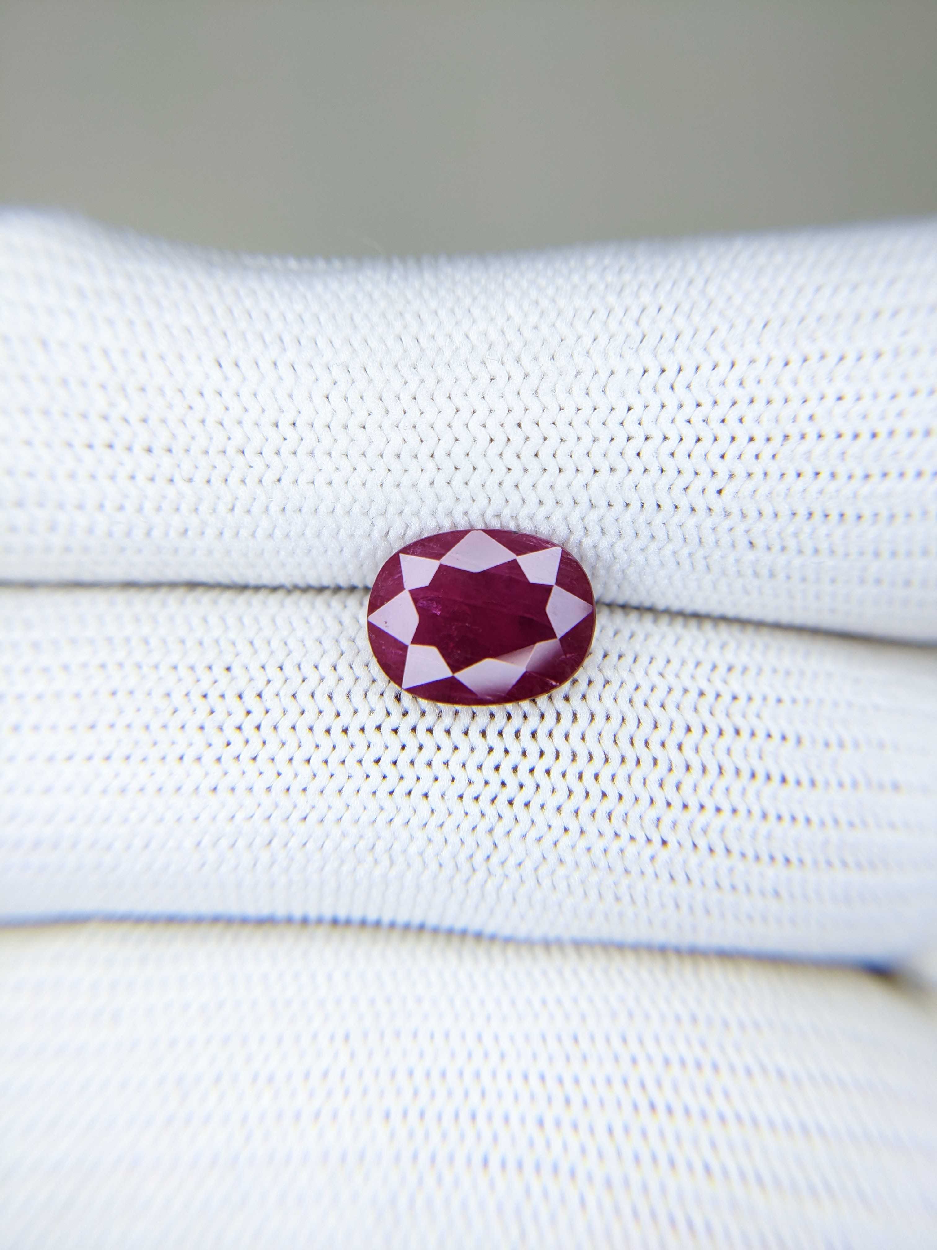 RUBY Oval: 3.44ct