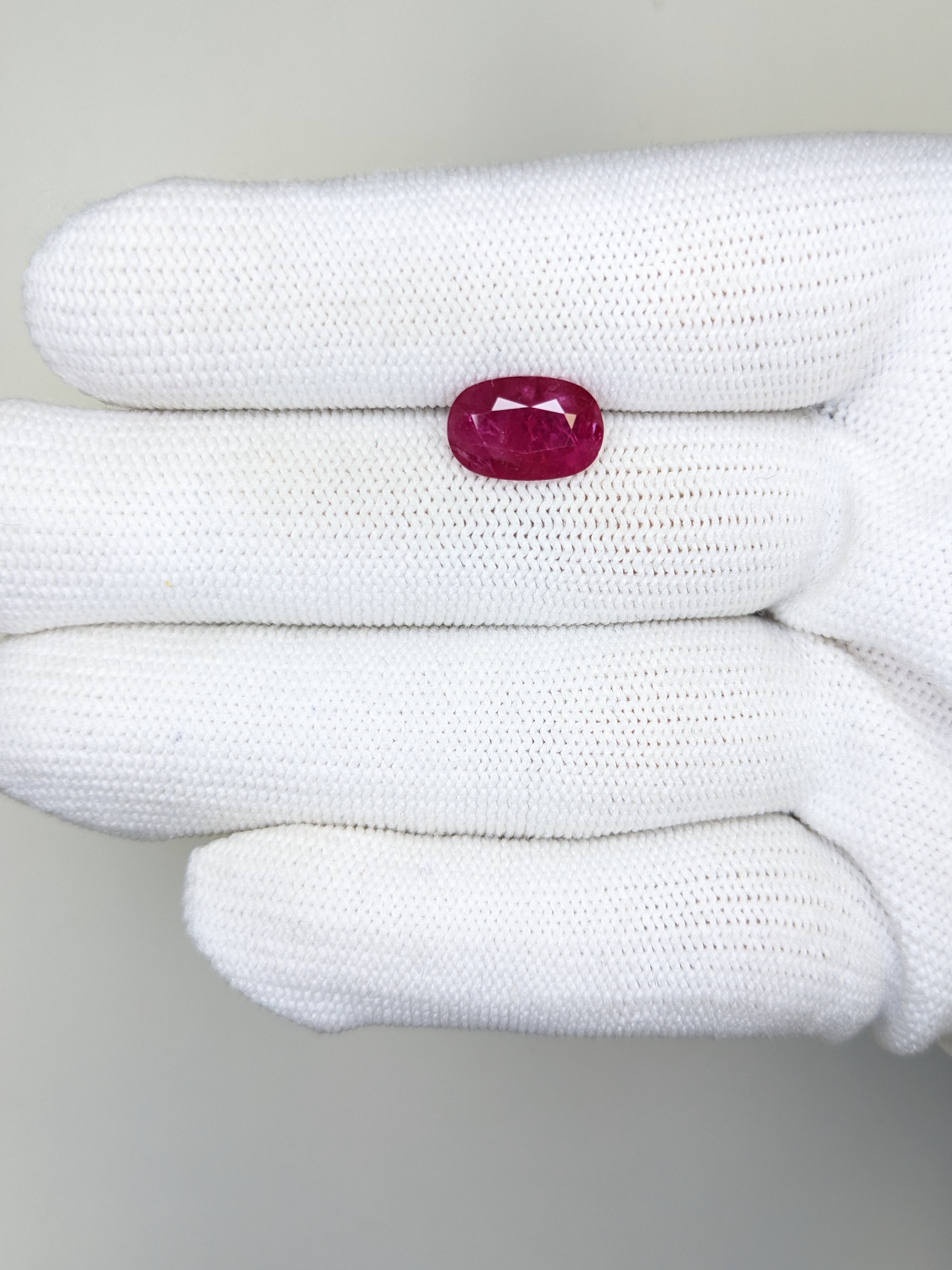 RUBY Oval: 3.09ct